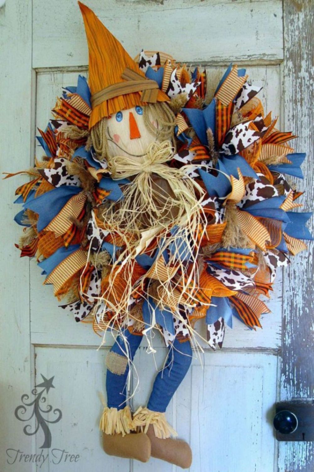 How to DIY scarecrow ideas for Fall yard 2021? 