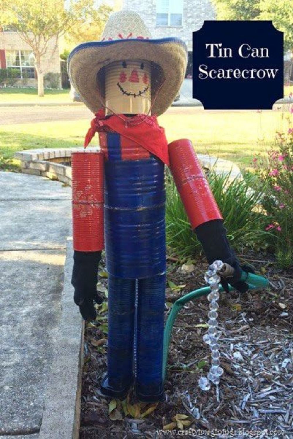 How to DIY scarecrow ideas for Fall yard 2021? 