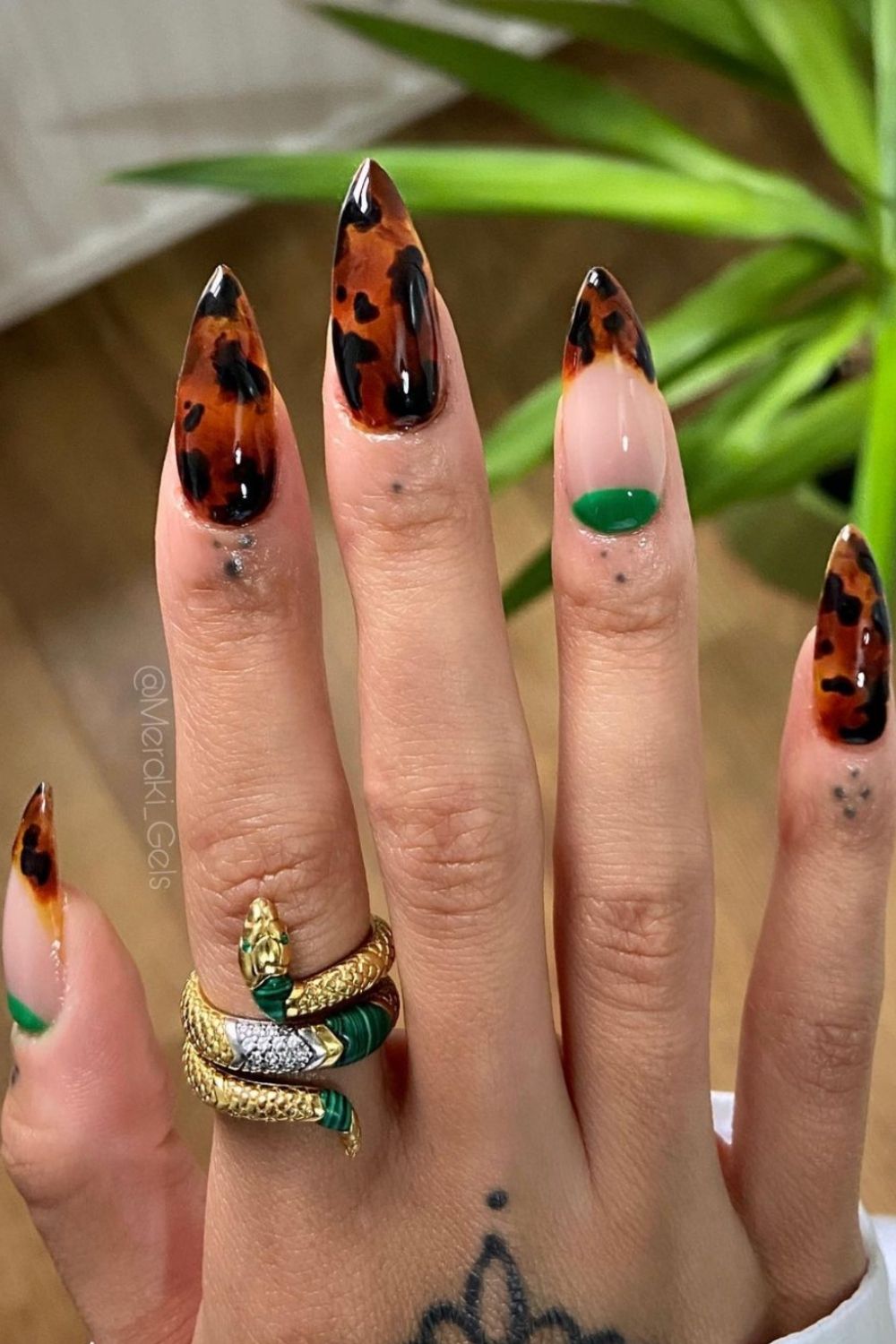 40+ Abstract Nail Art & Swirl Nails To Inspire Your Next Manicure