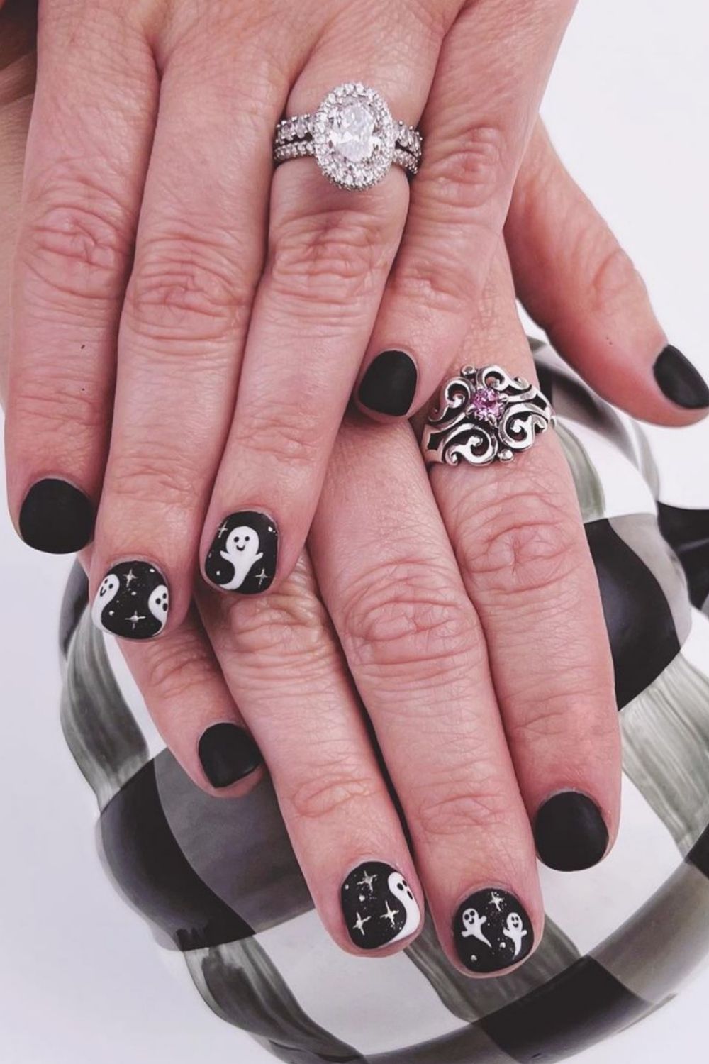 43 Best Black Acrylic Nails Designs in Short square nails for 2021 