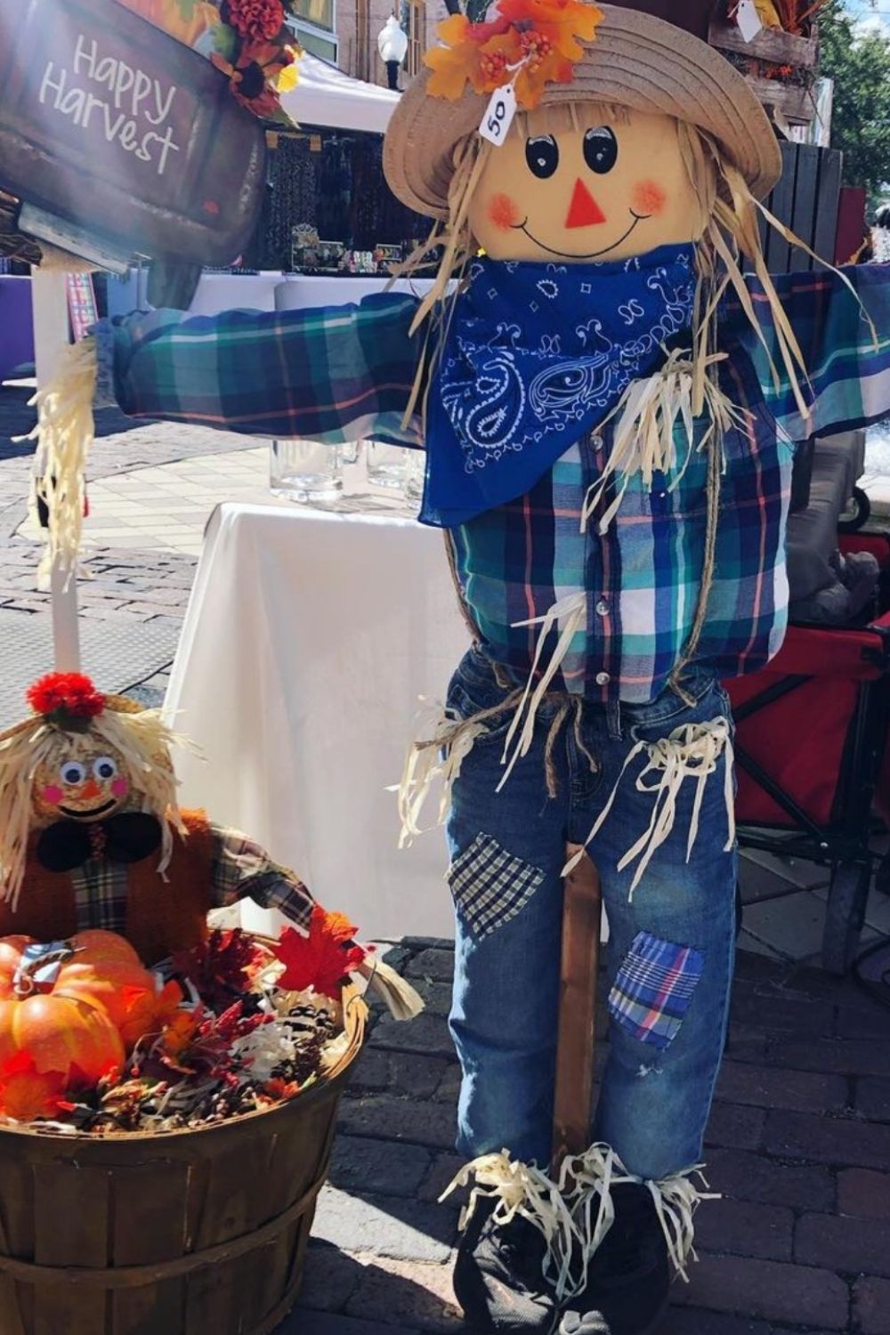 How to DIY scarecrow ideas for Fall yard 2021? 