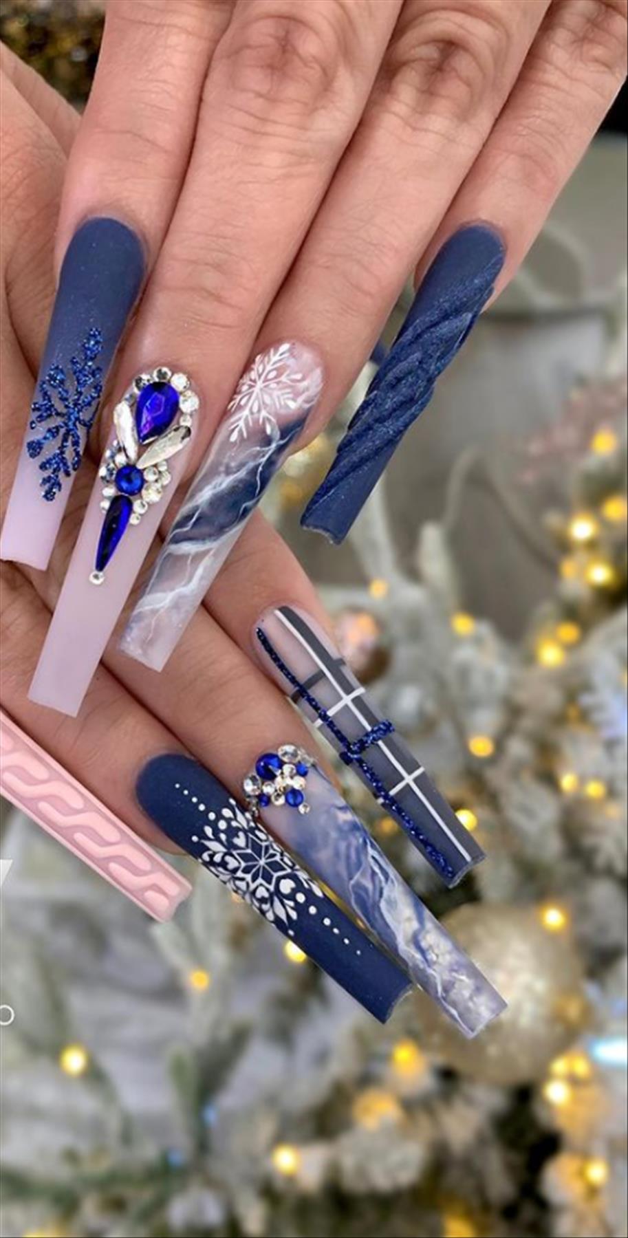 Adorable blue coffin nails for Winter nail colors 2021