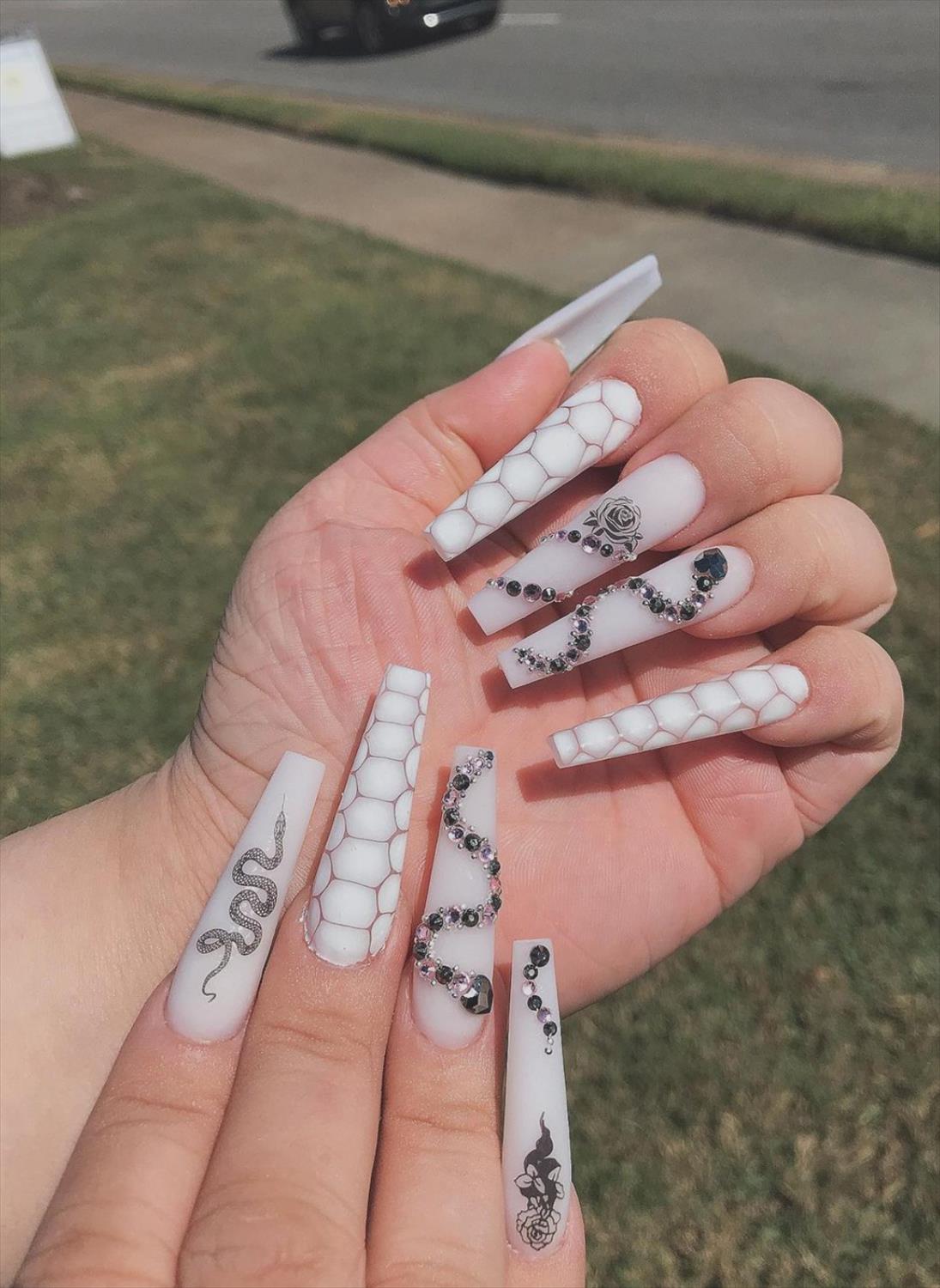 Stunning Acrylic Winter Coffin Nails Ideas for December nails art