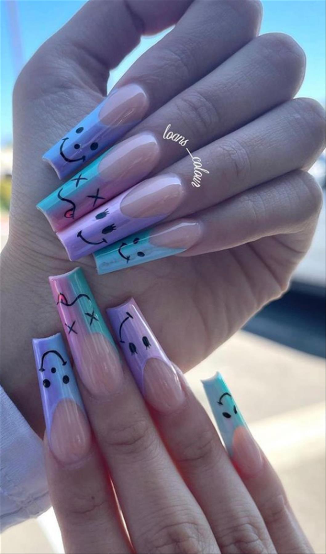 Adorable blue coffin nails for Winter nail colors 2021