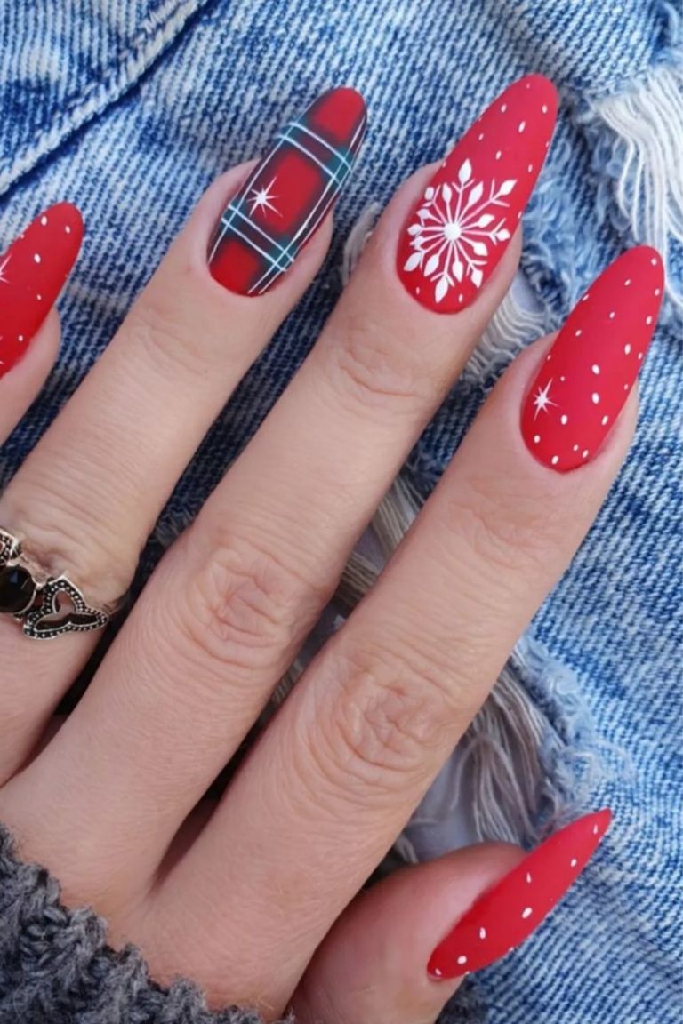 Best Christmas acrylic nails 2021 to light up your holiday