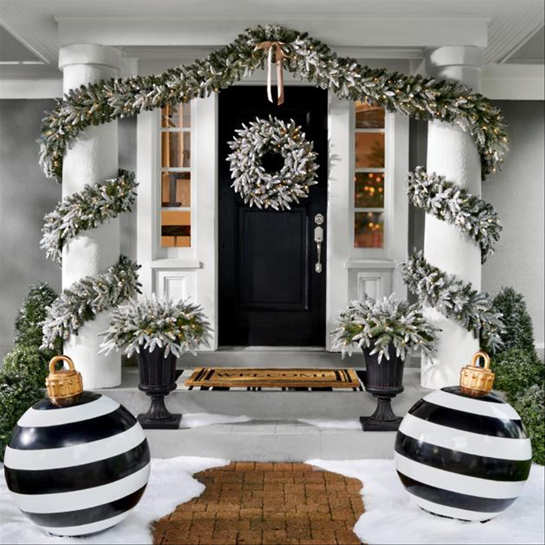 Best Christmas Porch Decorations for Christmas outdoor decor