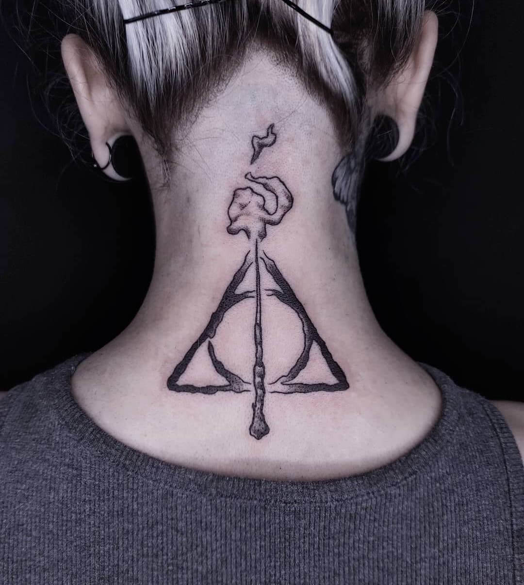 Pretty Neck Tattoos For Women To Be Cool