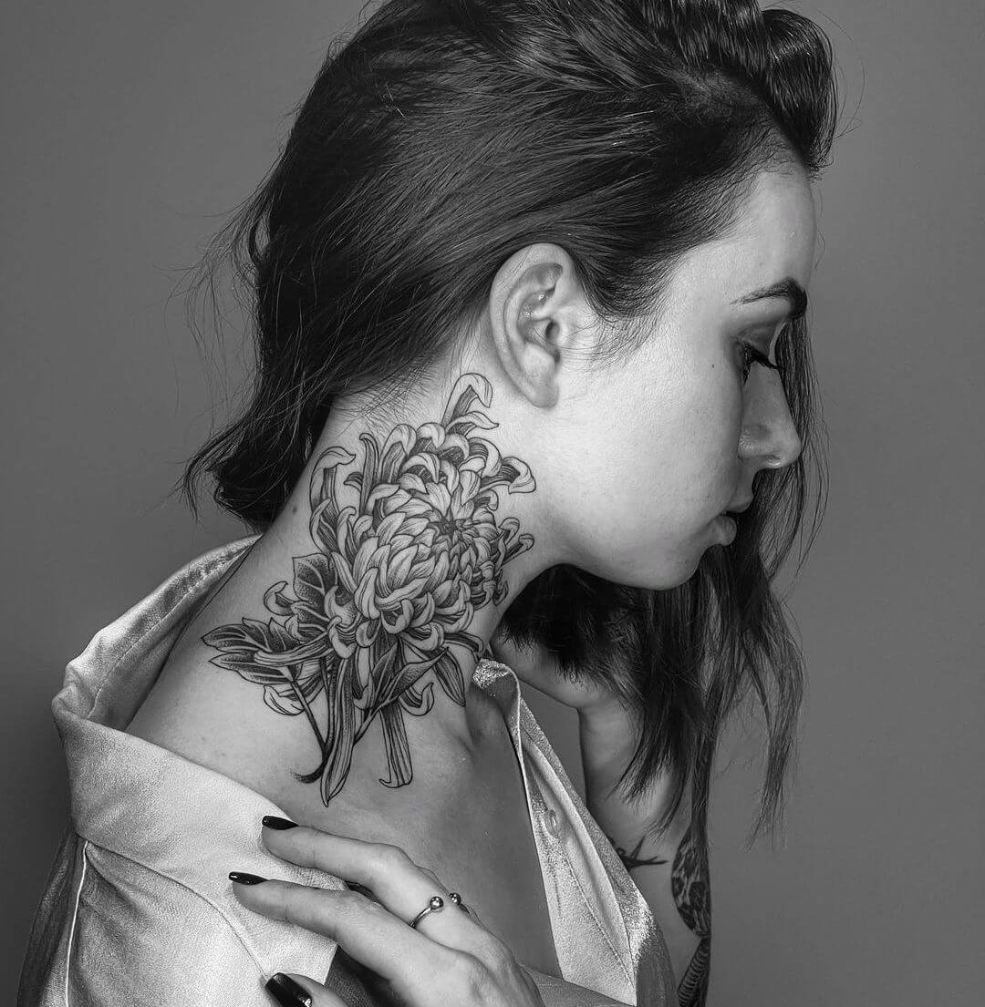 Pretty Neck Tattoos For Women To Be Cool