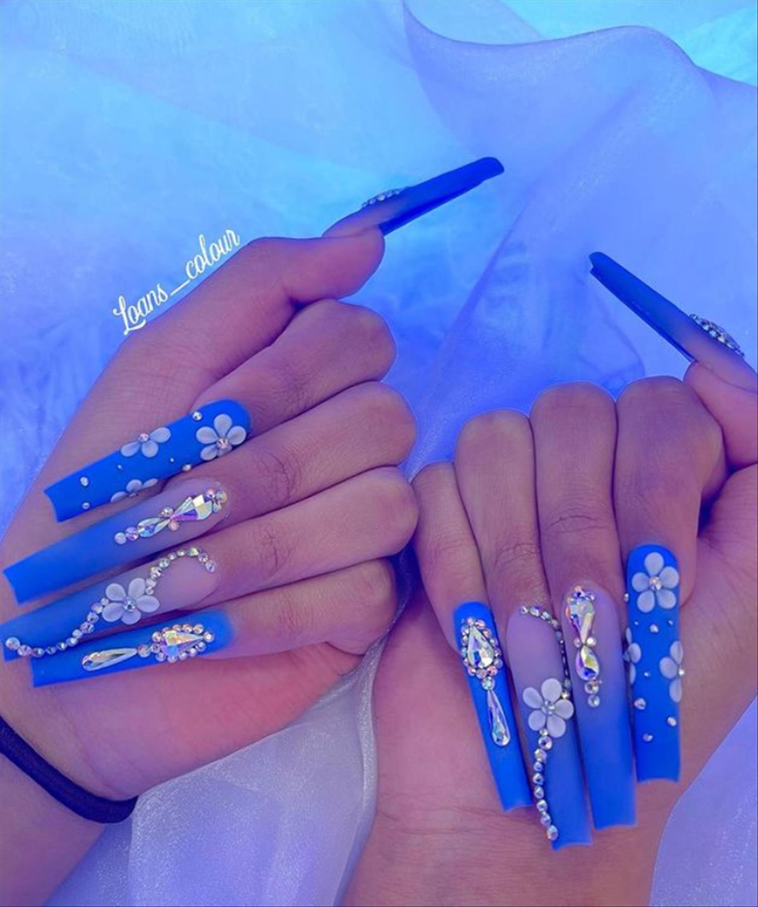 Adorable blue coffin nails for Winter nail colors 2021