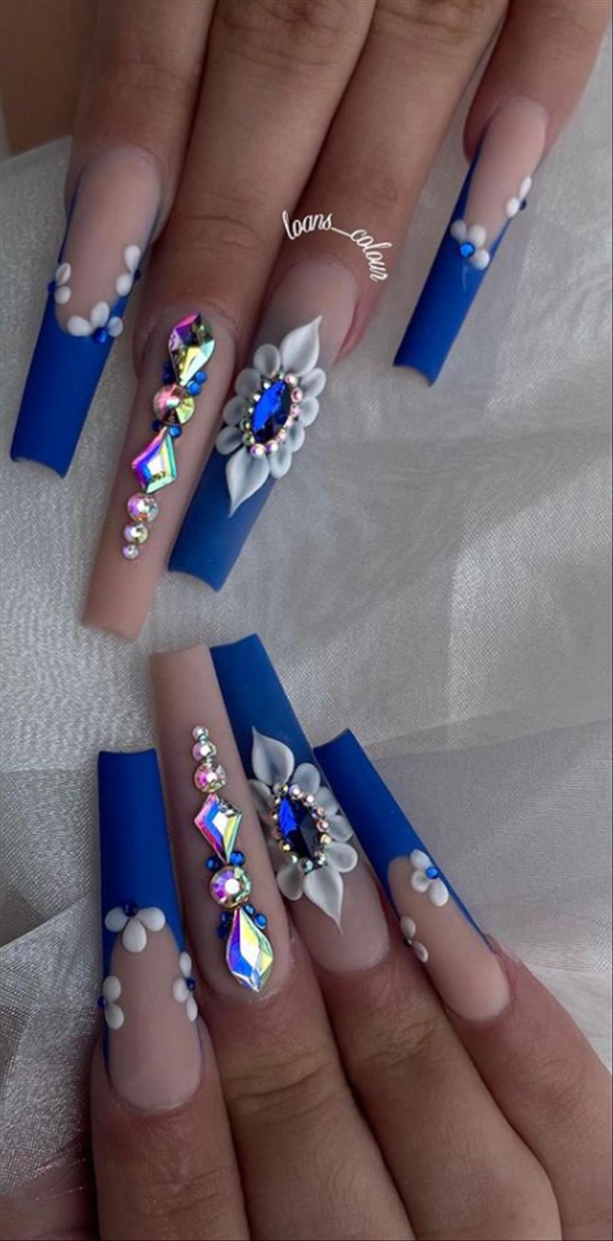 Adorable blue coffin nails for Winter nail colors 2021