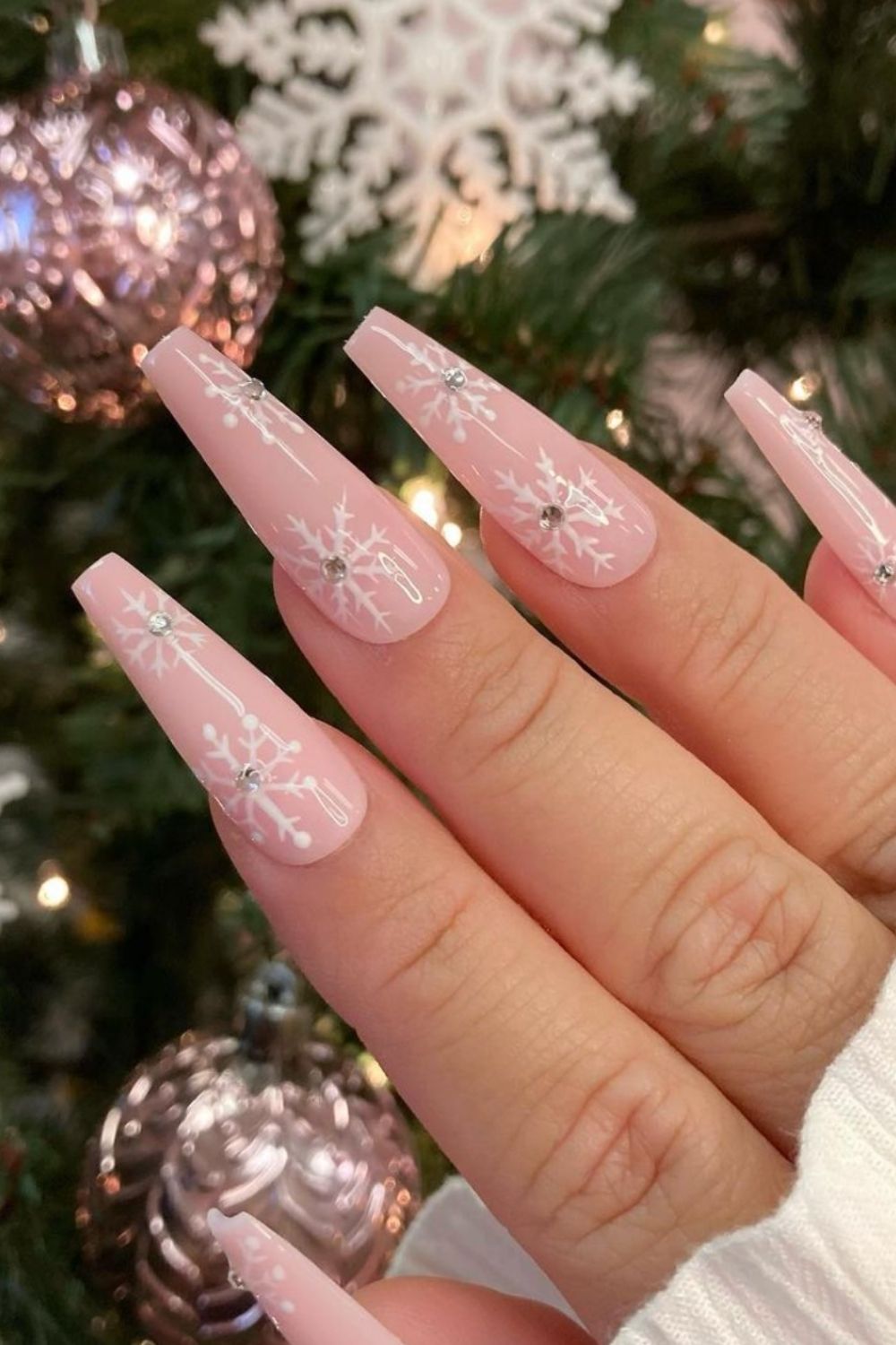 Best Christmas acrylic nails 2021 to light up your holiday