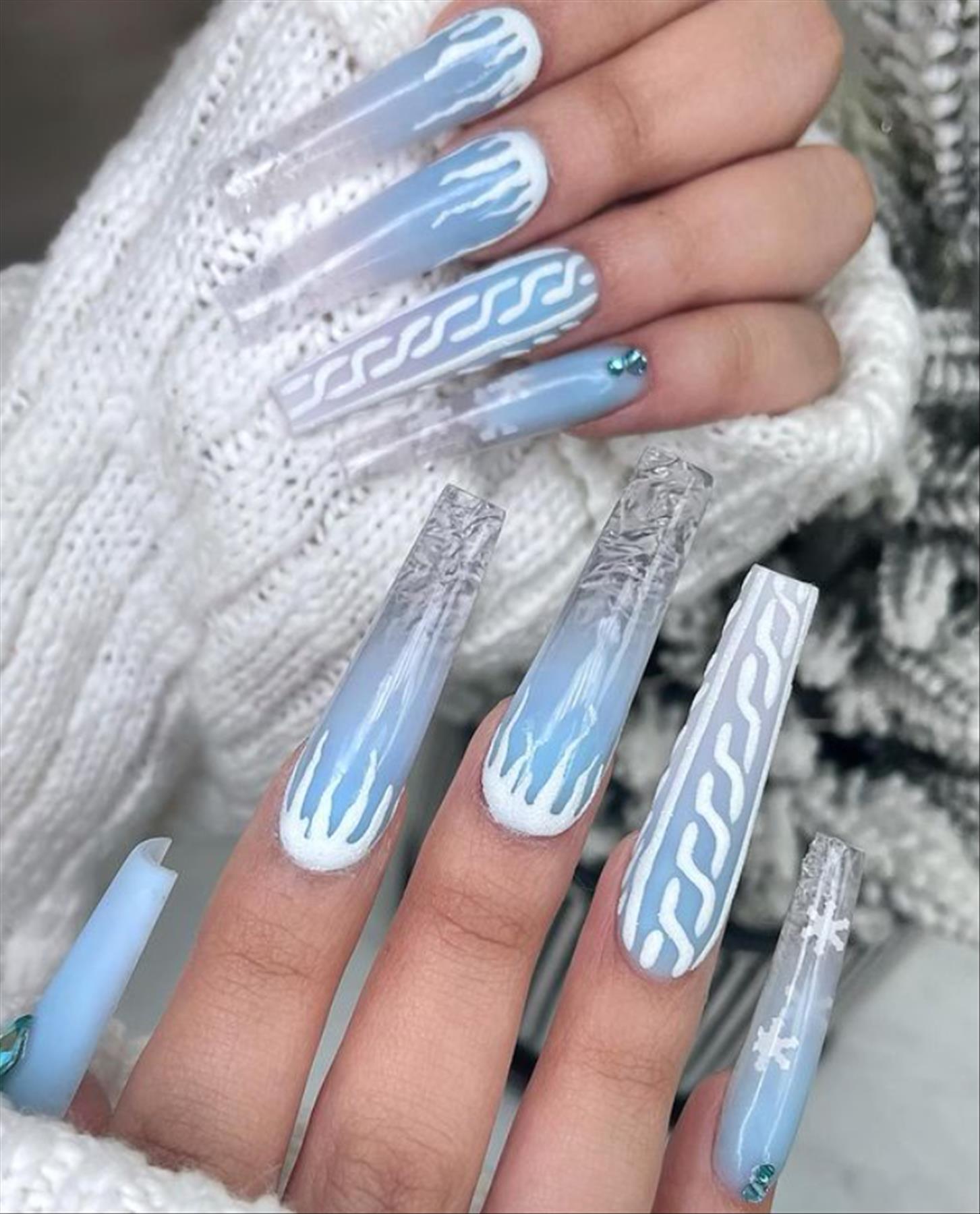 Adorable blue coffin nails for Winter nail colors 2021