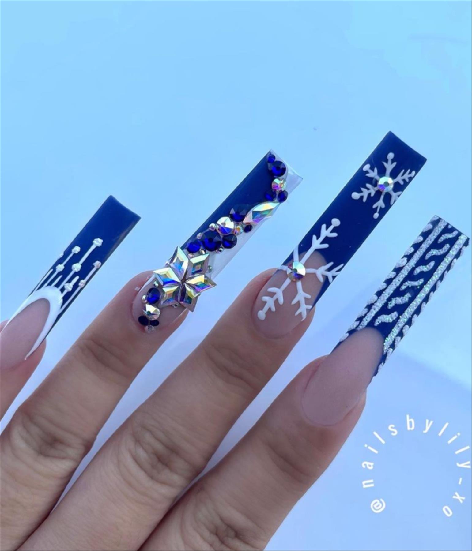 Adorable blue coffin nails for Winter nail colors 2021