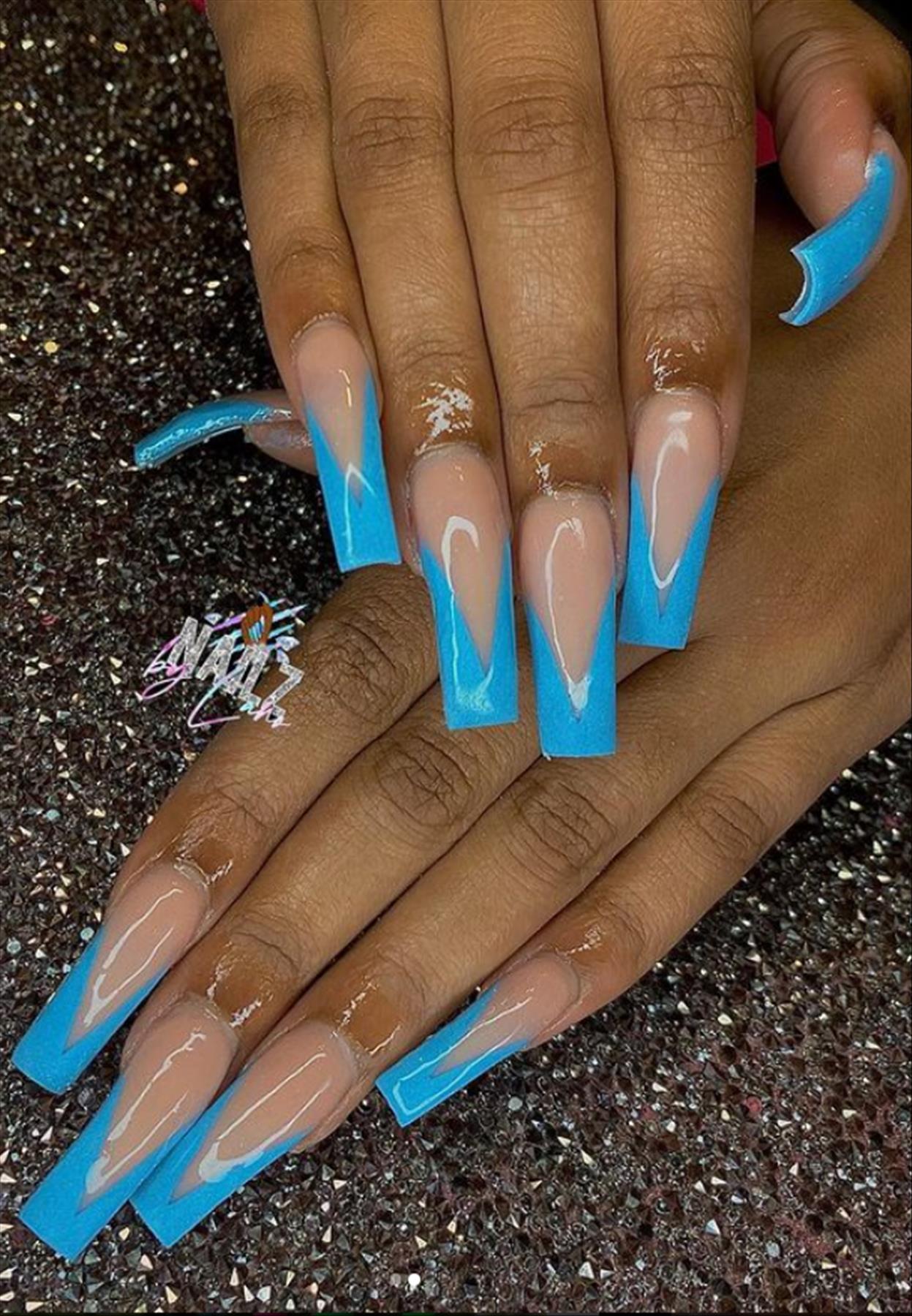 Adorable blue coffin nails for Winter nail colors 2021