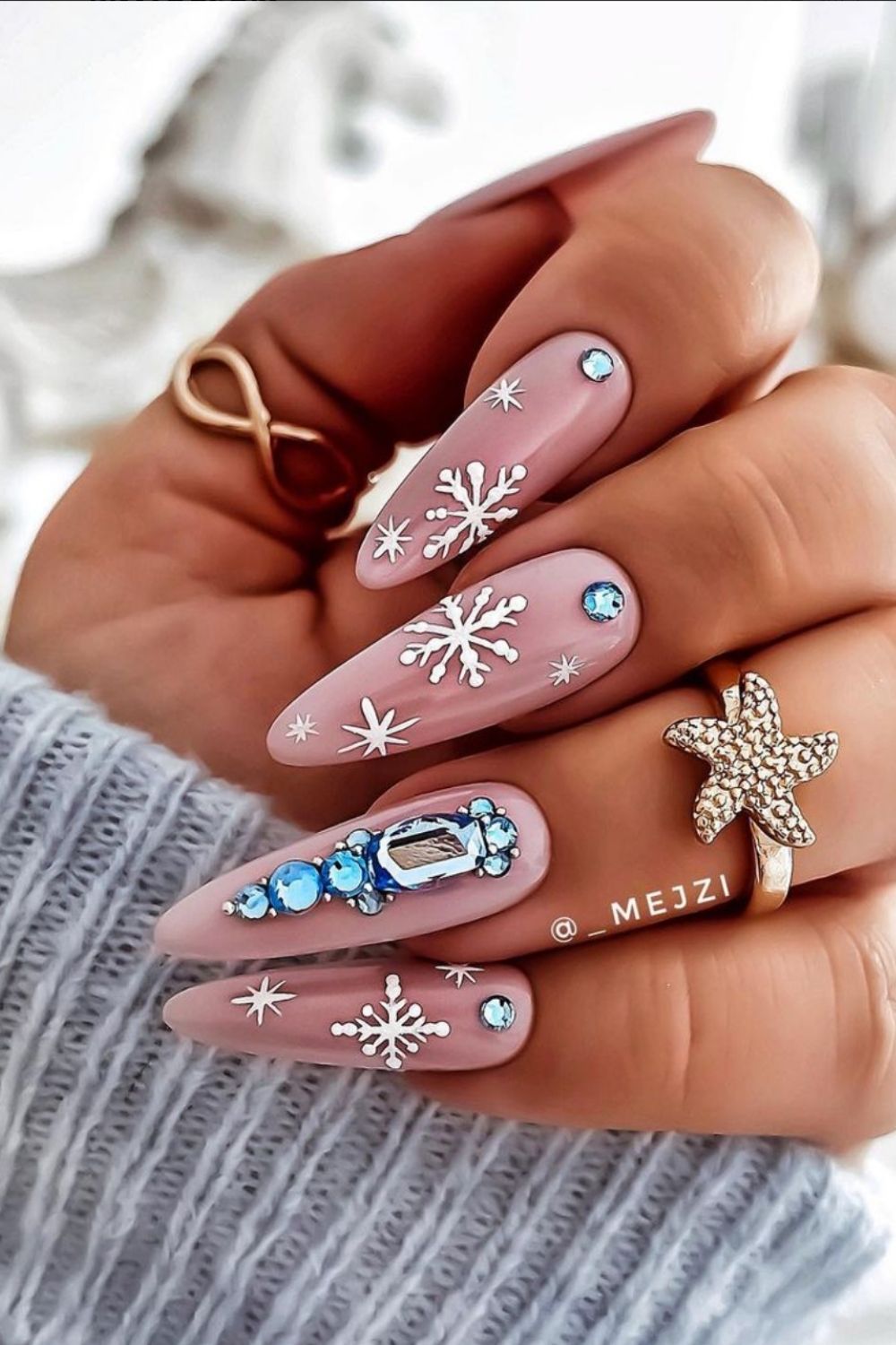 Best Christmas acrylic nails 2021 to light up your holiday