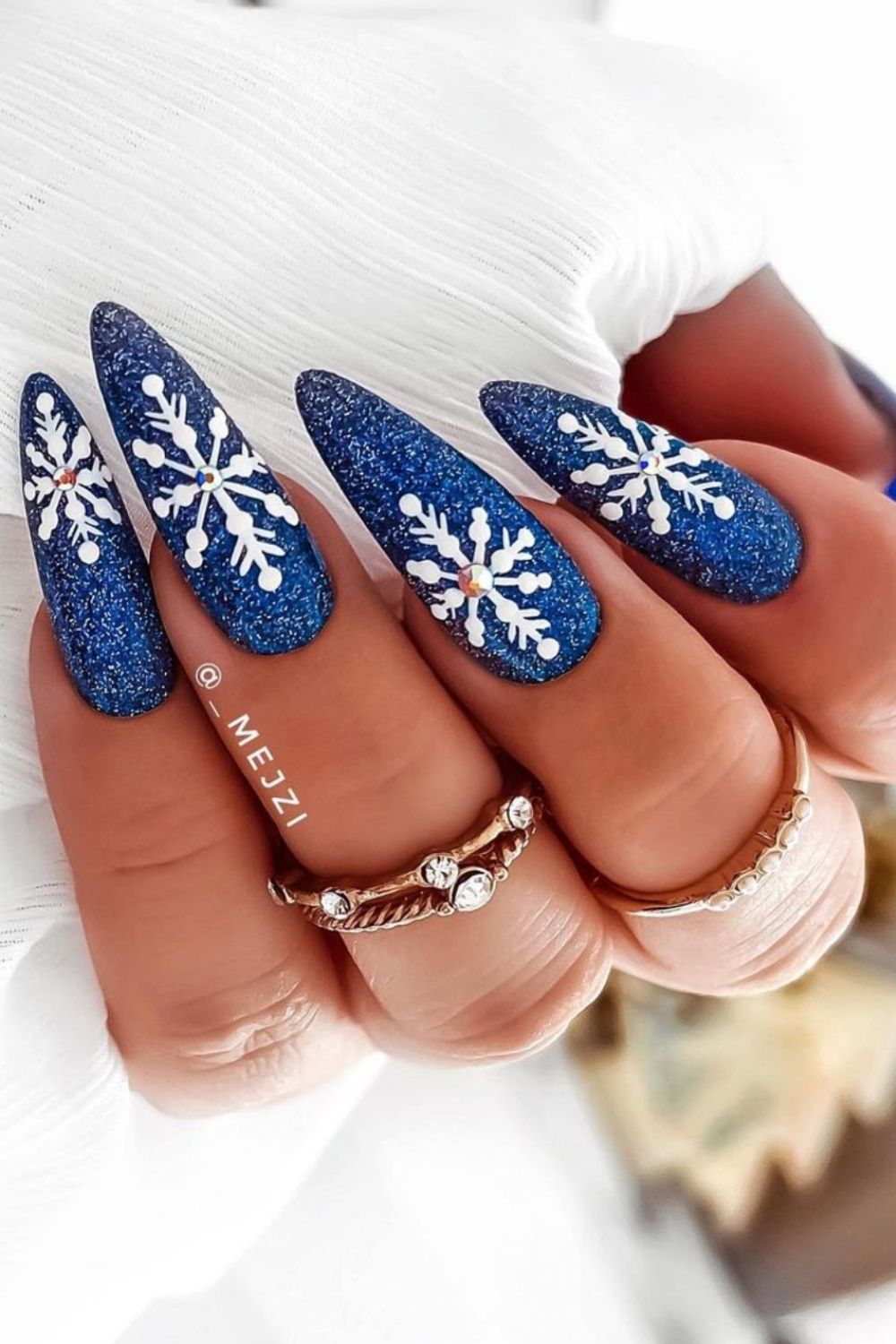 Best Christmas acrylic nails 2021 to light up your holiday