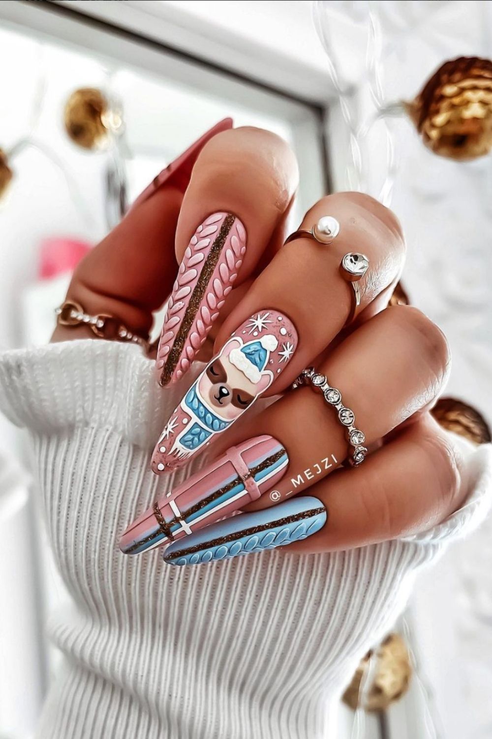 Best Christmas acrylic nails 2021 to light up your holiday