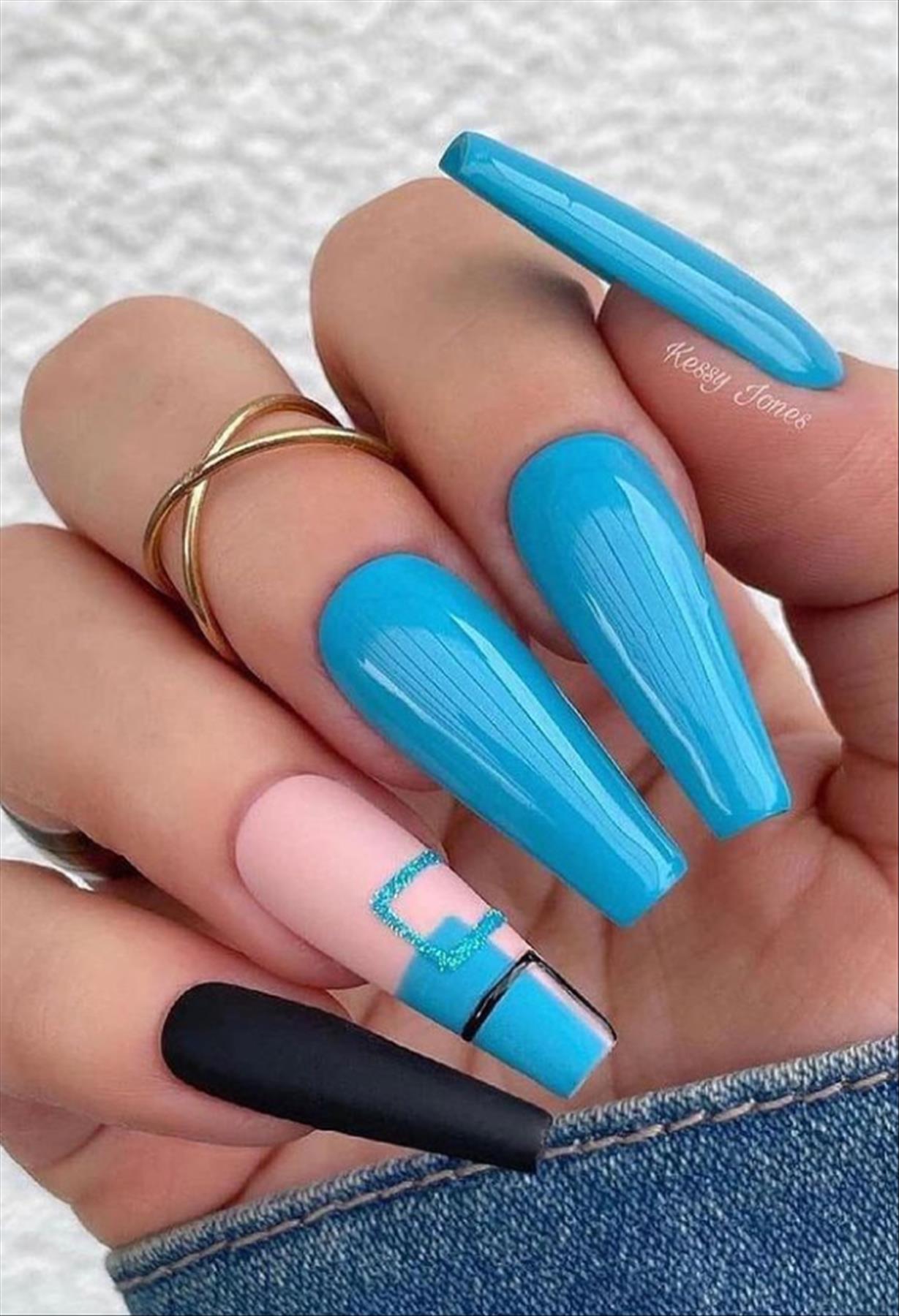 Adorable blue coffin nails for Winter nail colors 2021