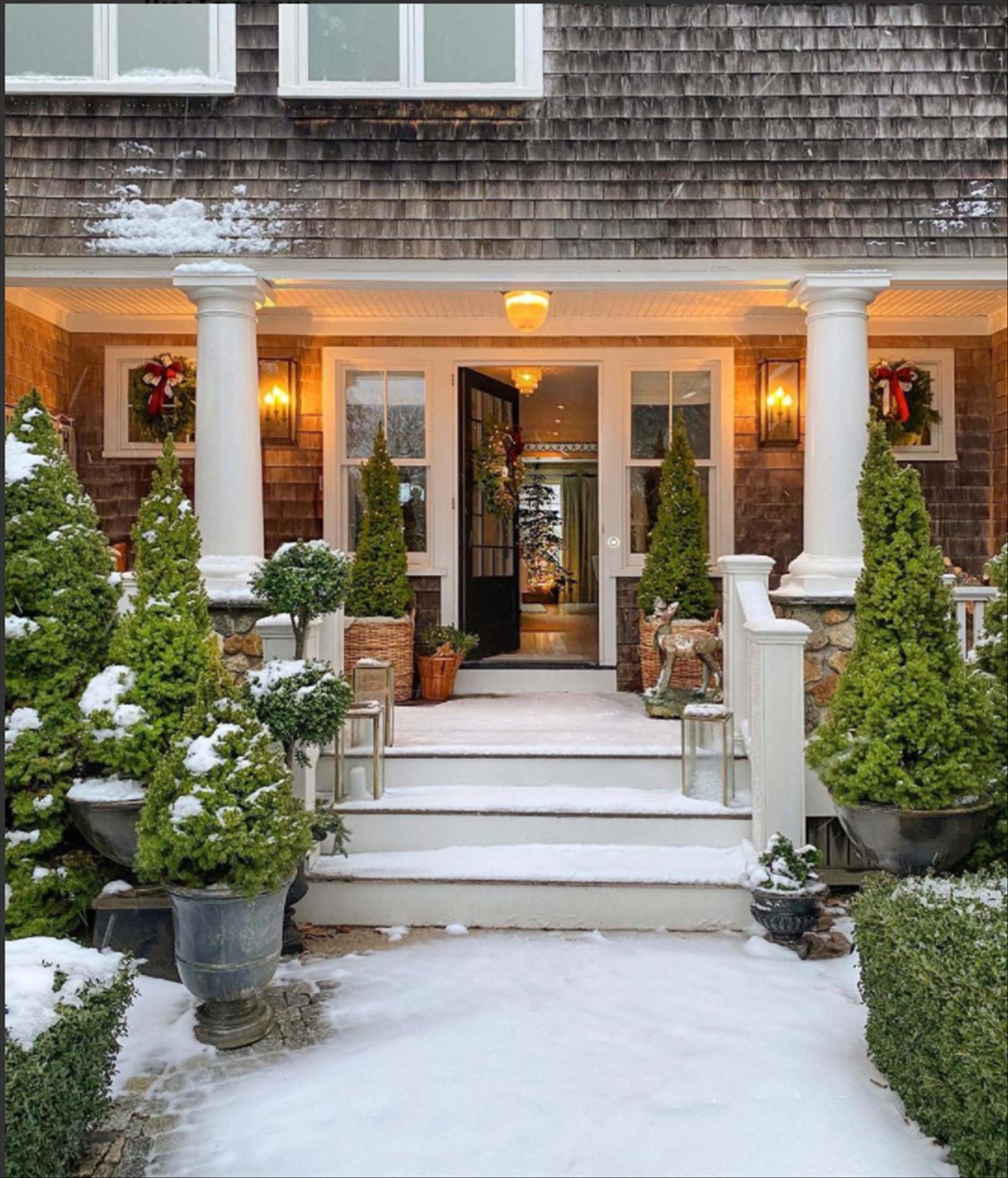 Best Christmas Porch Decorations for Christmas outdoor decor