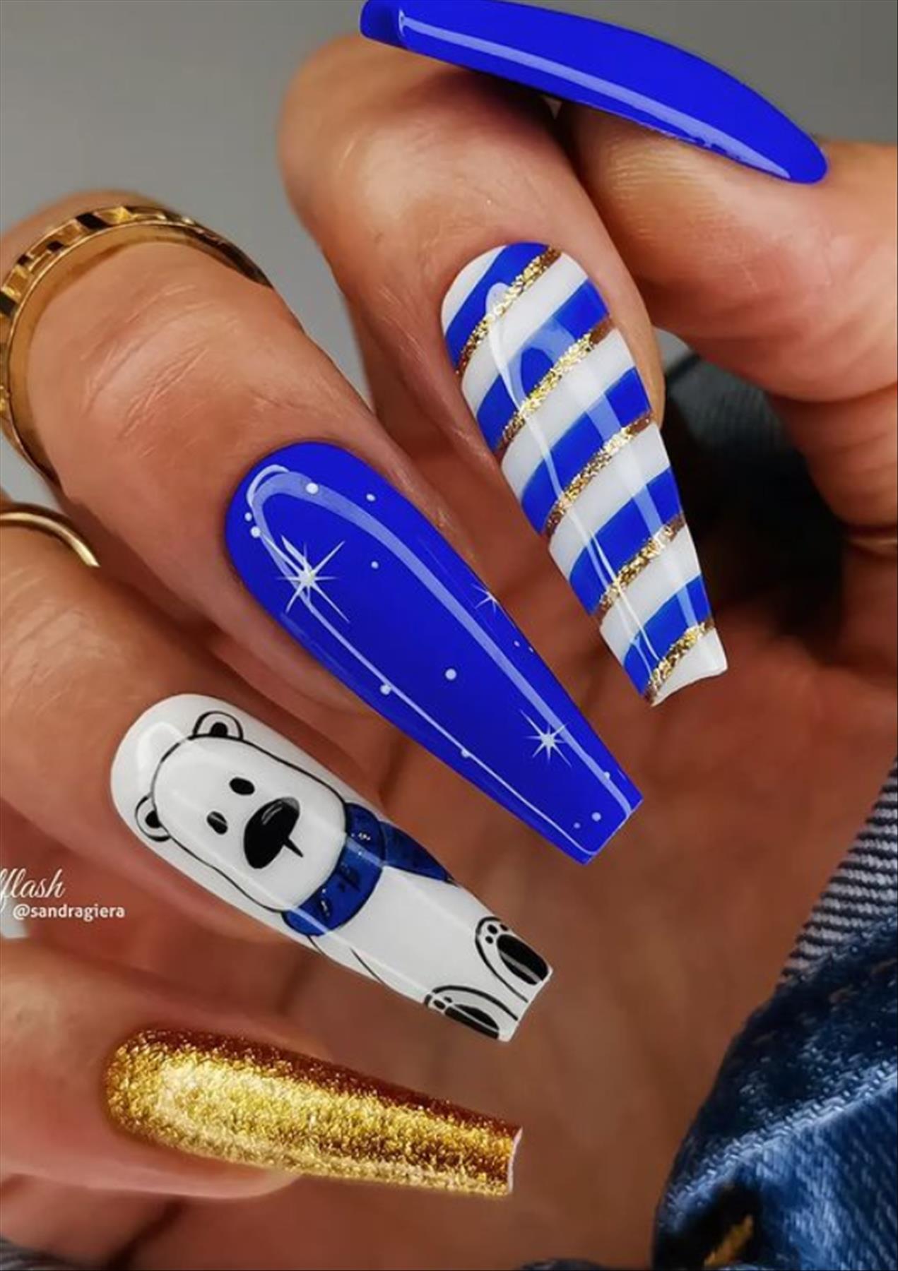 Adorable blue coffin nails for Winter nail colors 2021