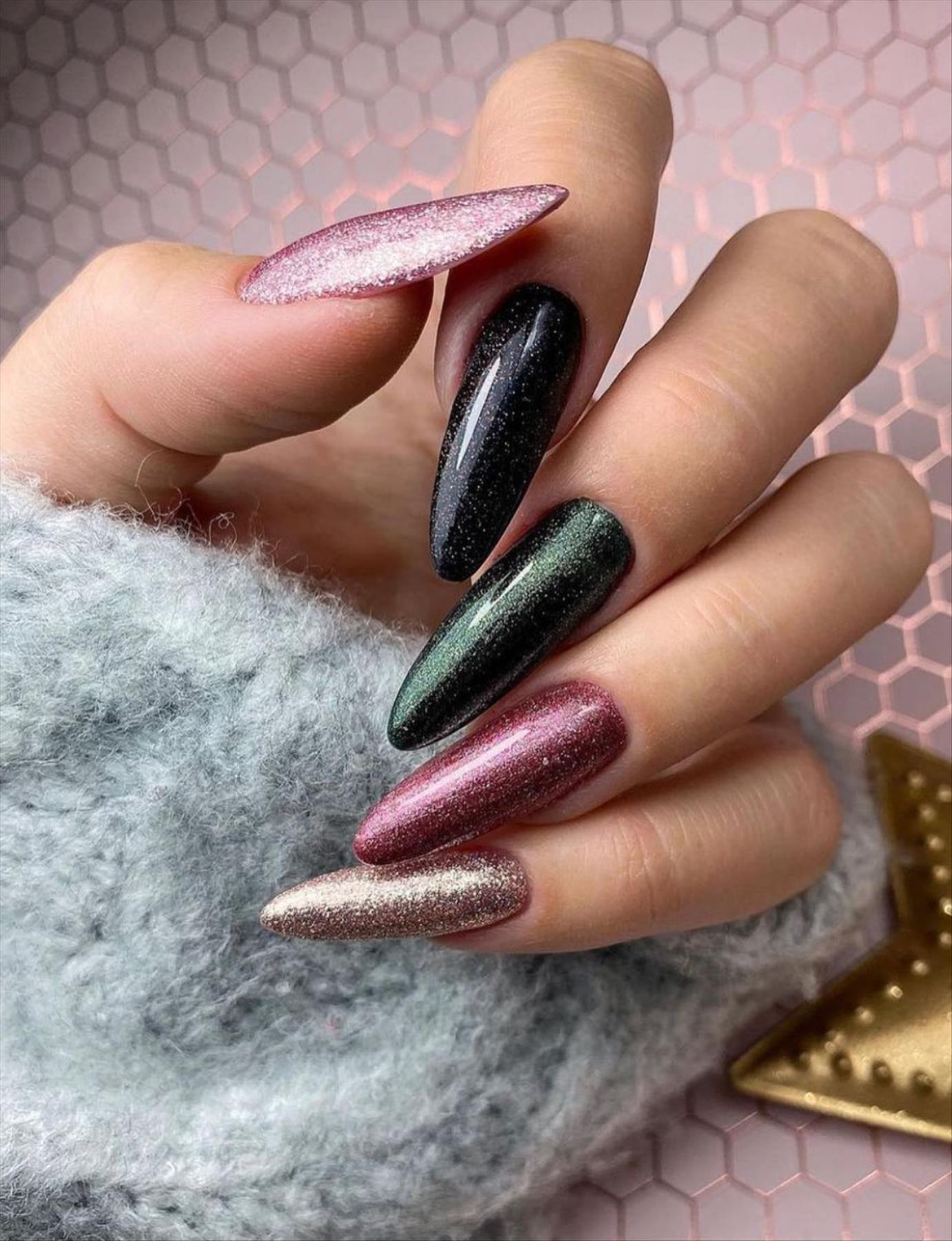 Trendy Winter nails almond-shaped nails to try