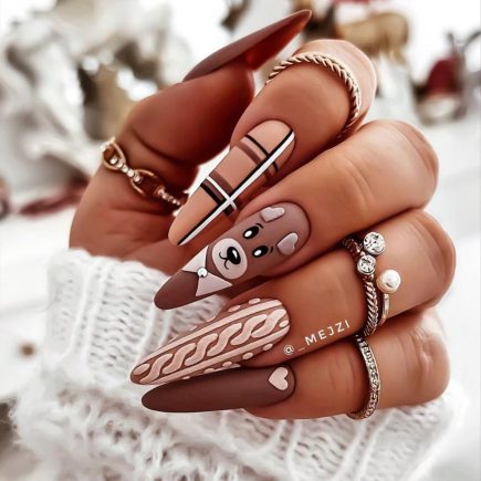 est Short Christmas nails design 2021 with almond nail shapes