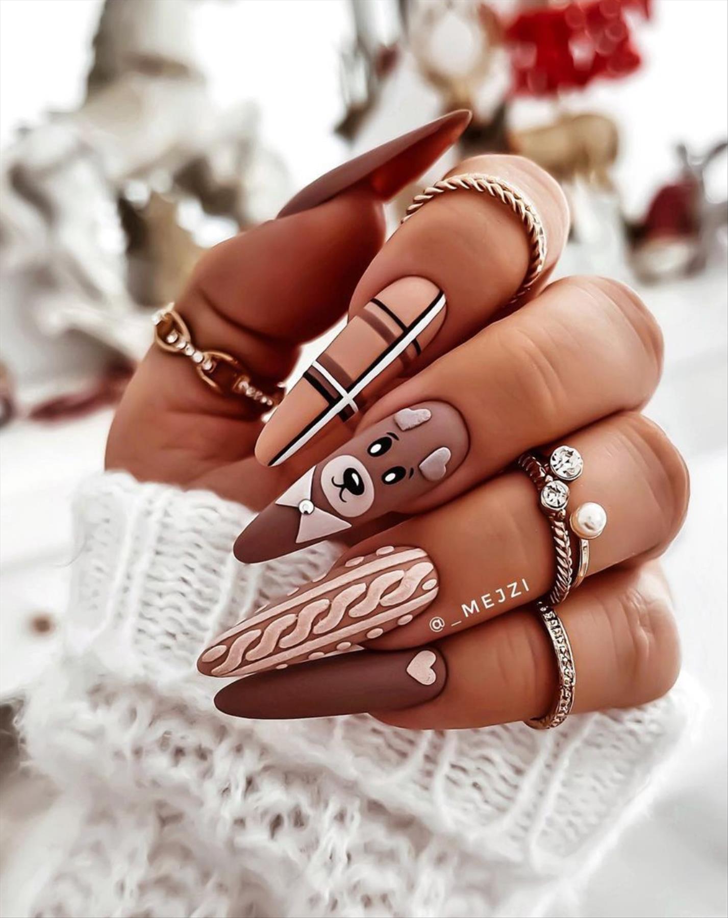 est Short Christmas nails design 2021 with almond nail shapes 