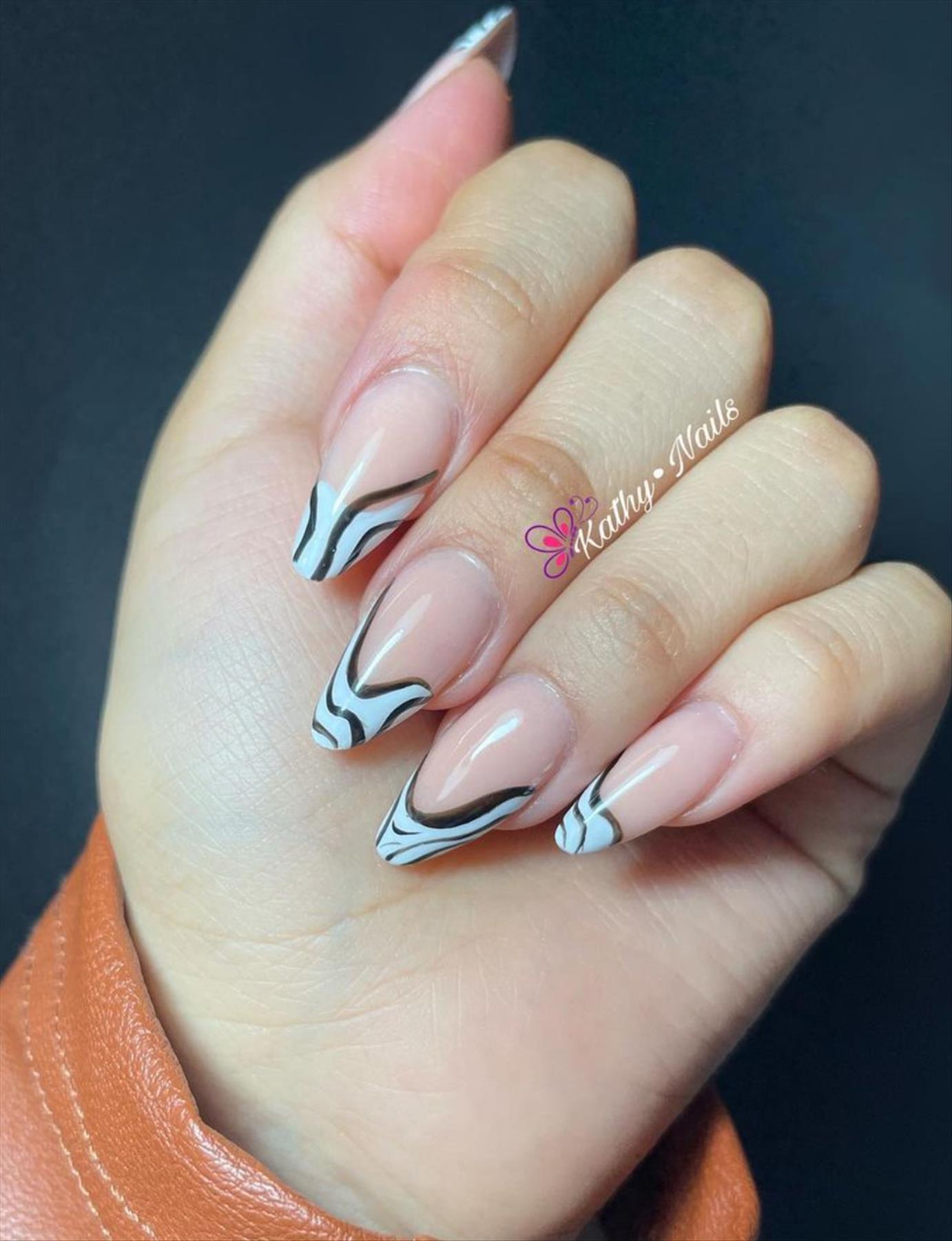 Trendy Winter nails almond-shaped nails to try