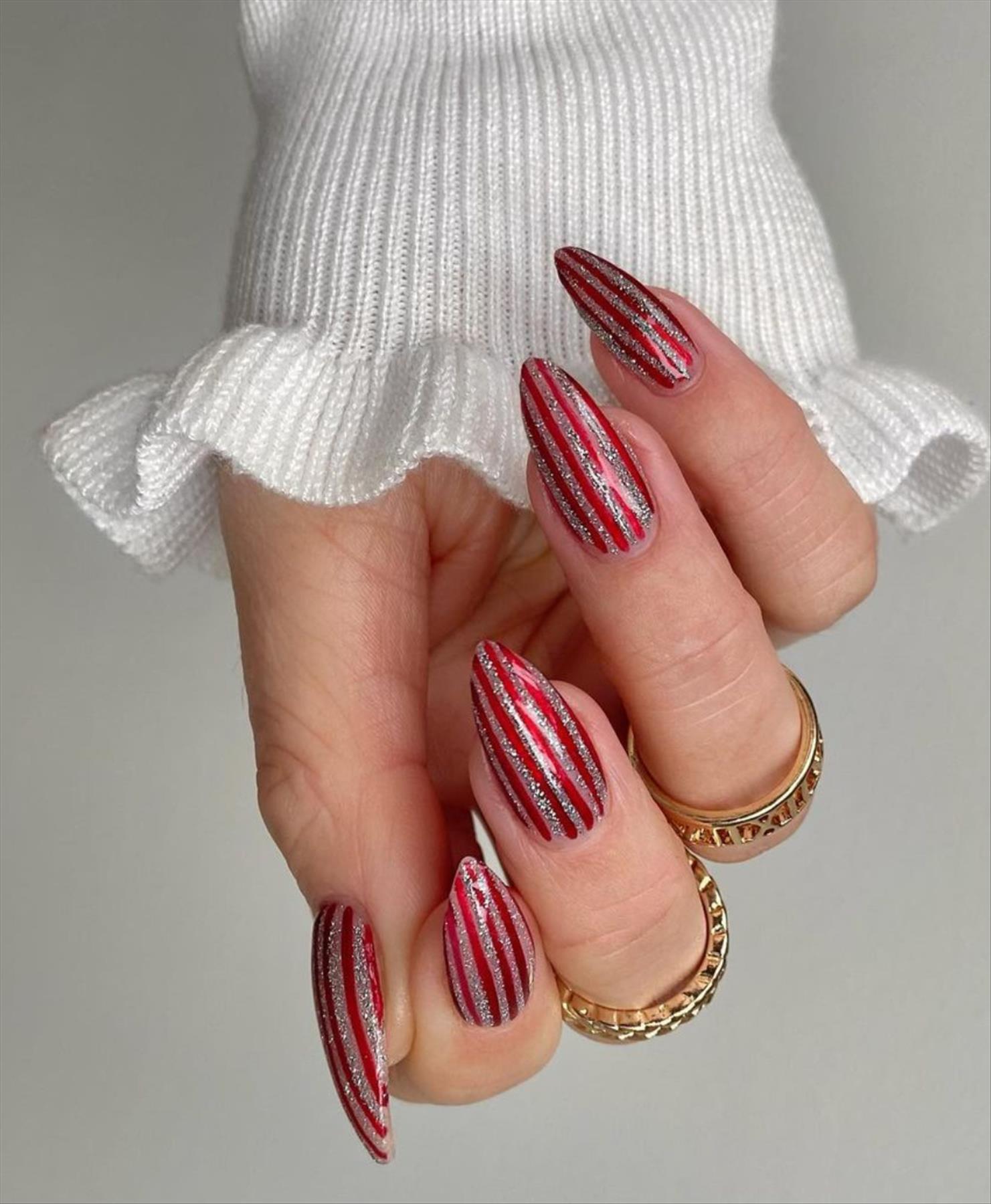 est Short Christmas nails design 2021 with almond nail shapes 