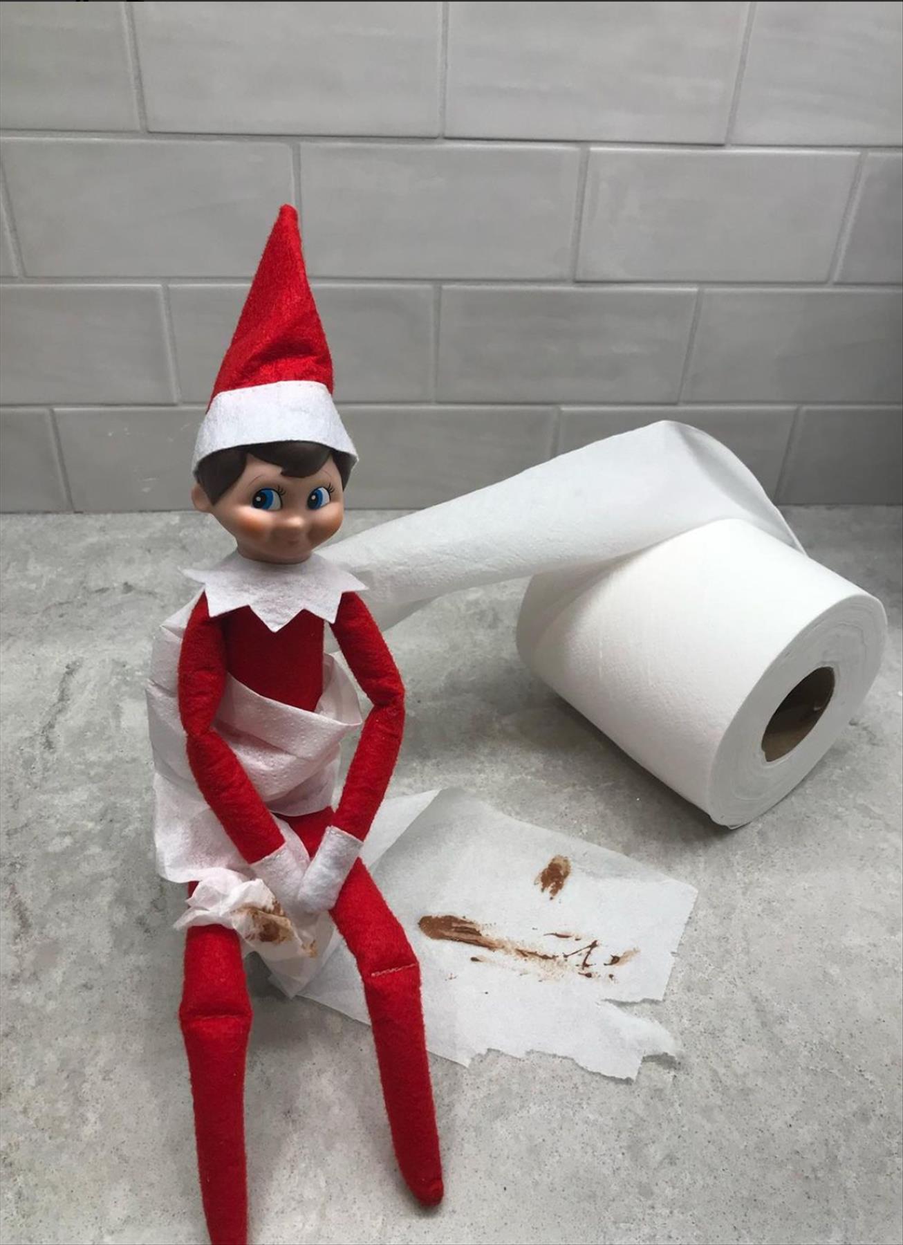 Funny Elf on the shelf ideas for Christmas decoration 2021