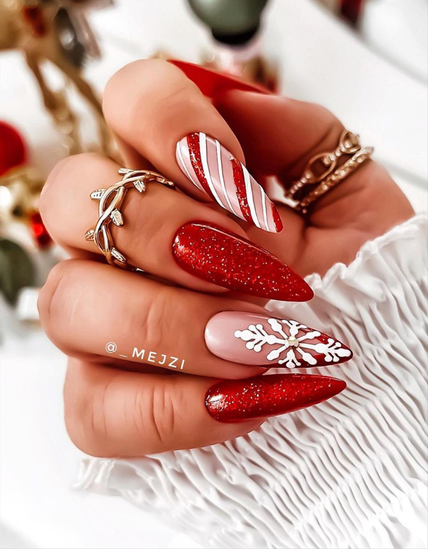 est Short Christmas nails design 2021 with almond nail shapes 