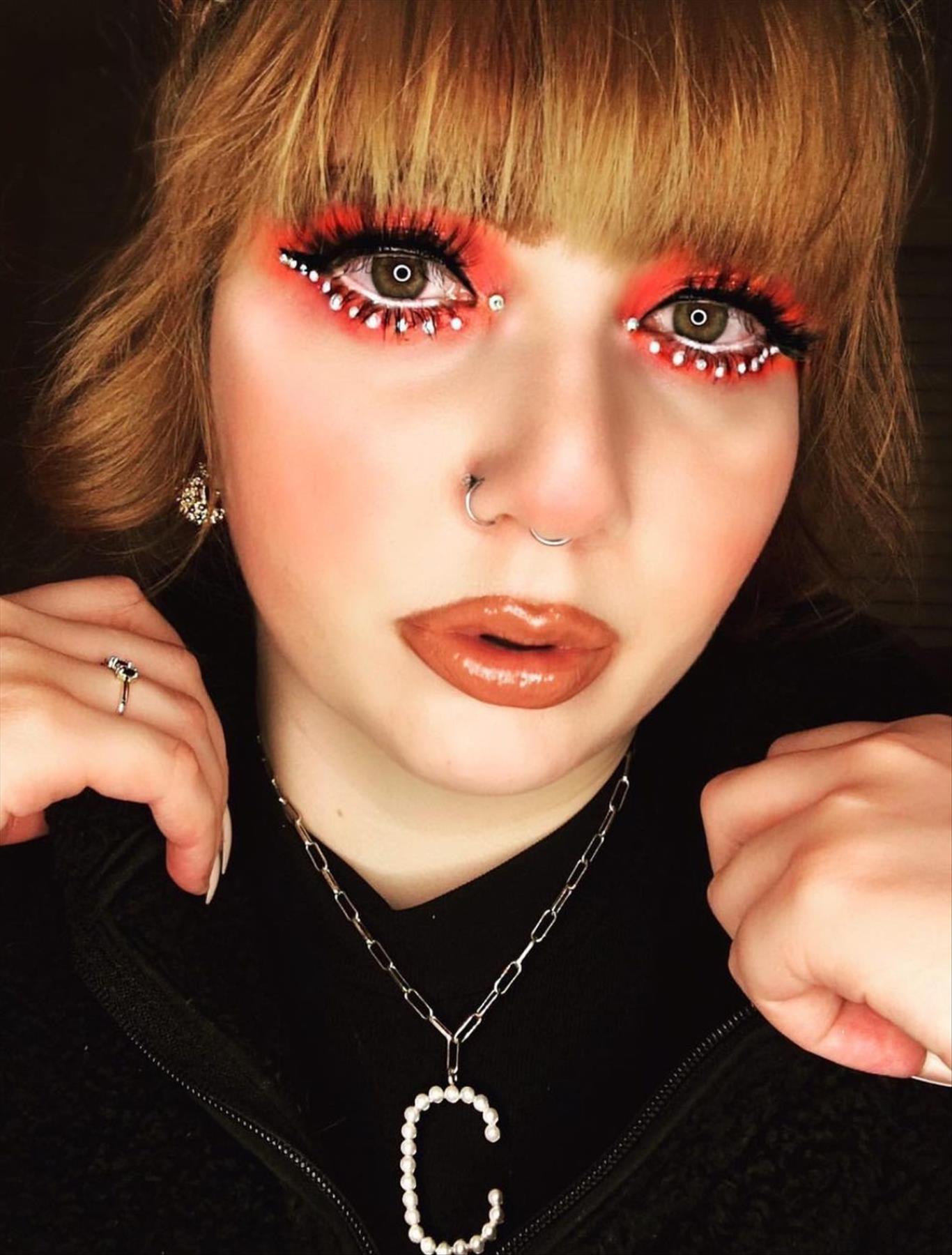 Creative Holiday & Christmas makeup looks ideas 2021