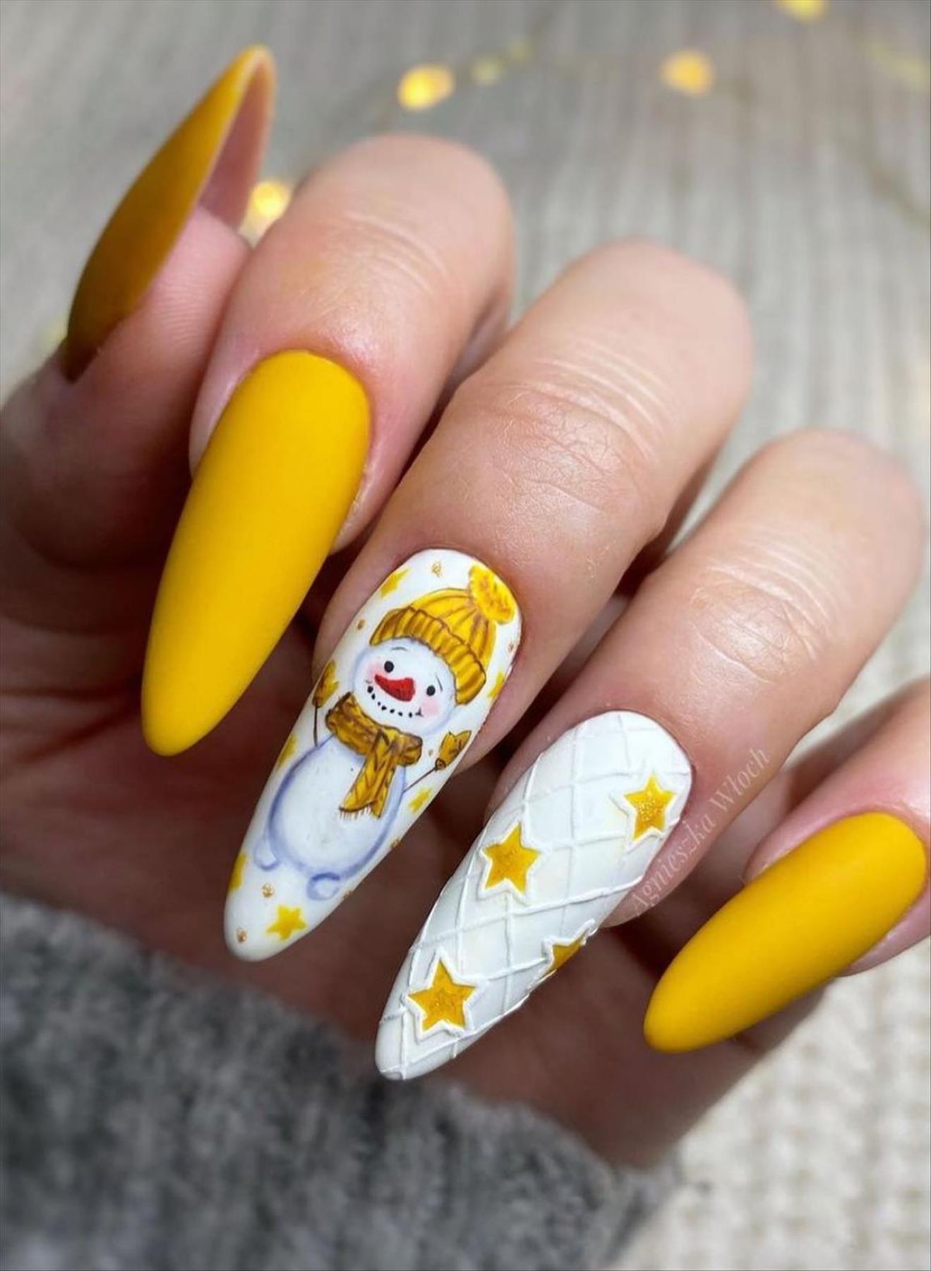 Trendy Winter nails almond-shaped nails to try