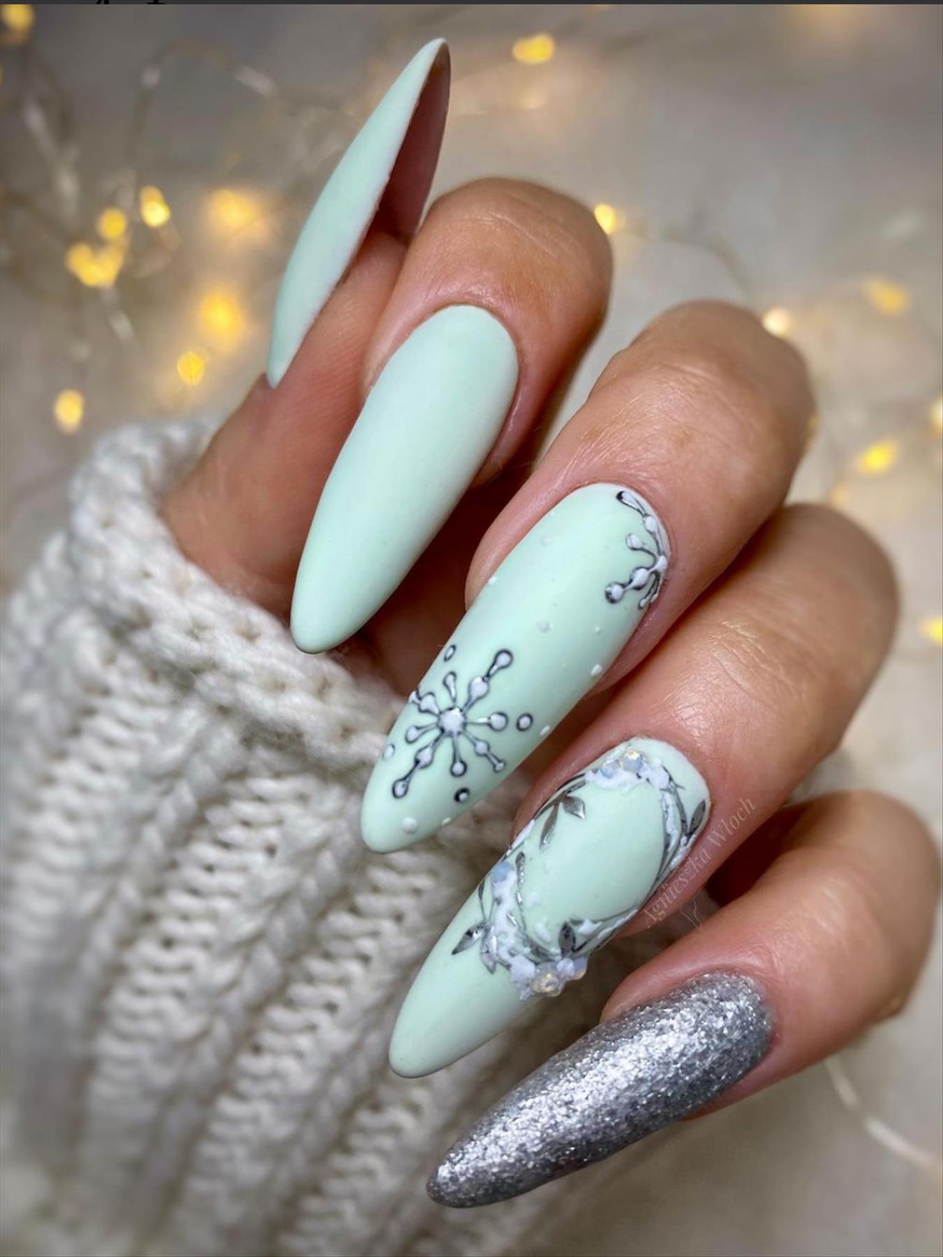 Trendy Winter nails almond-shaped nails to try