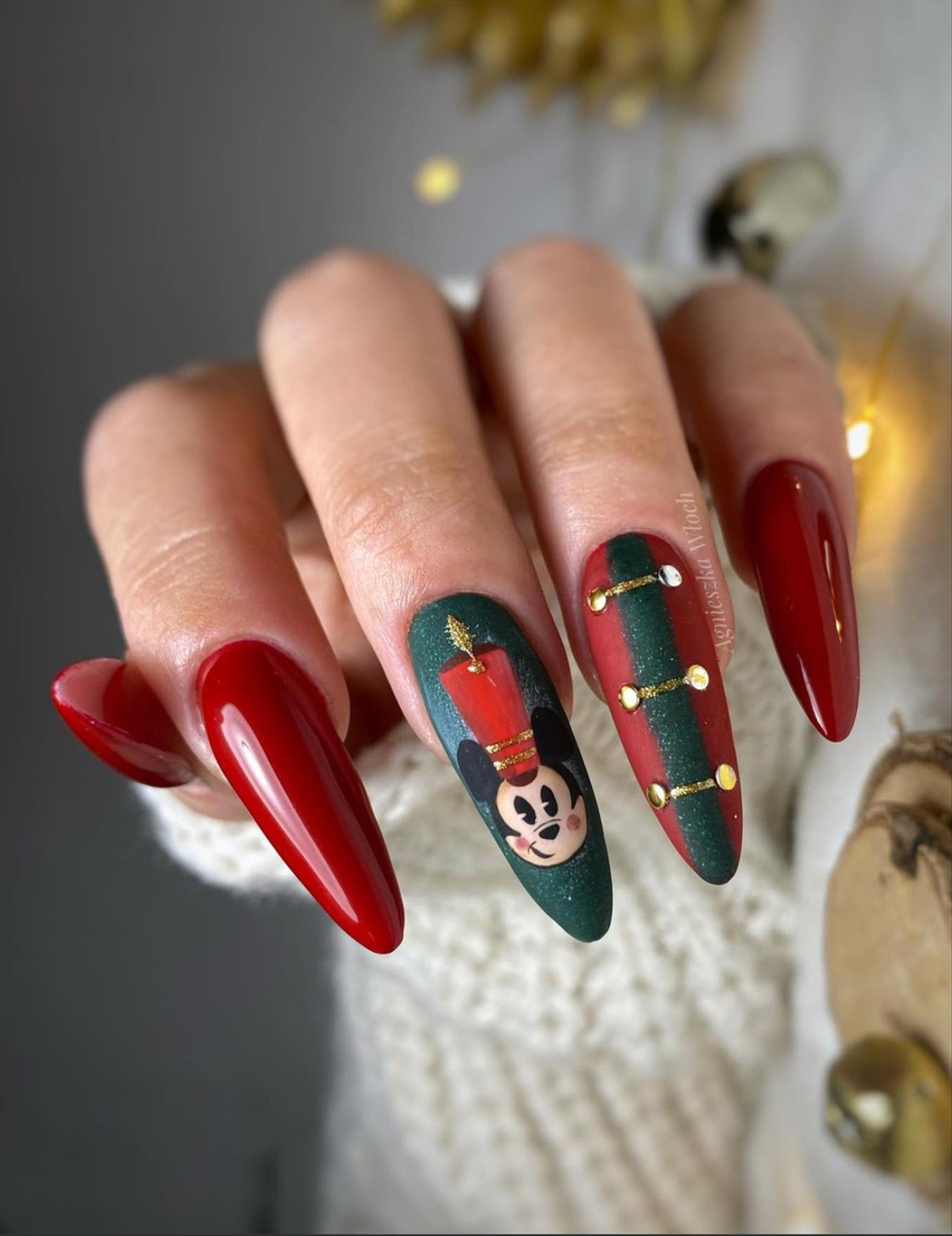 Trendy Winter nails almond-shaped nails to try