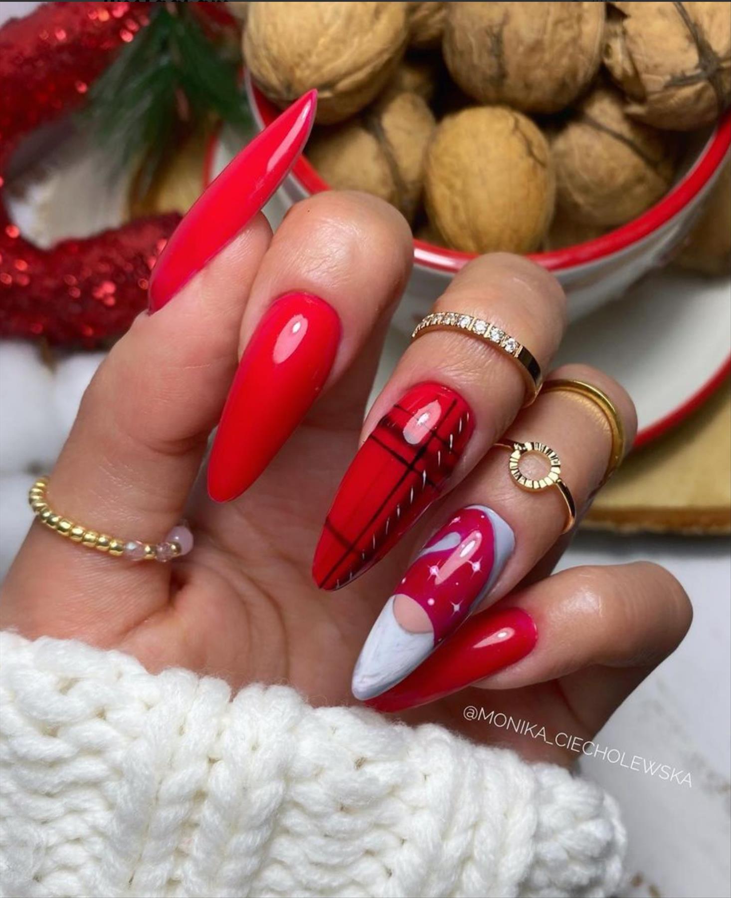 est Short Christmas nails design 2021 with almond nail shapes 