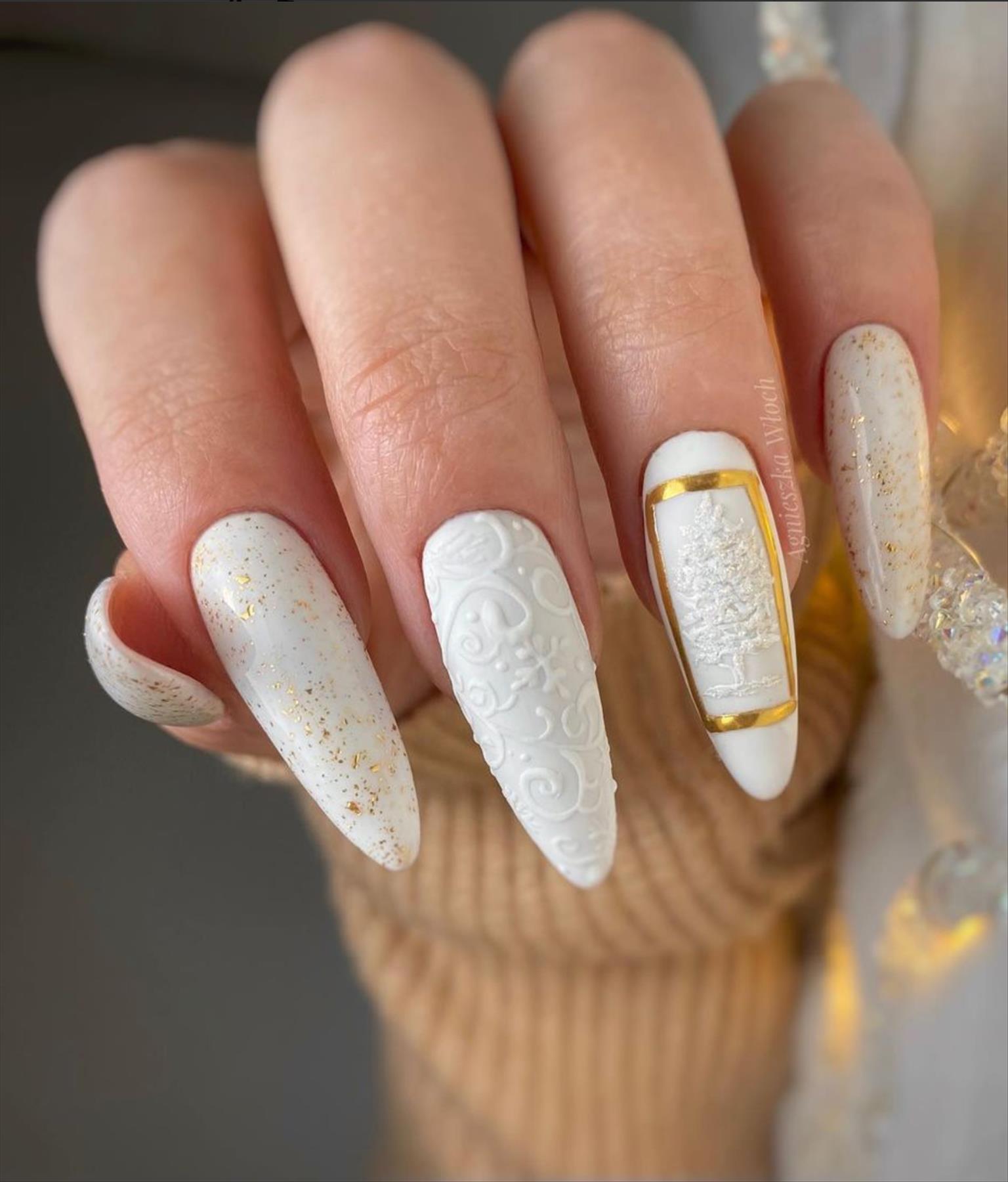 Trendy Winter nails almond-shaped nails to try
