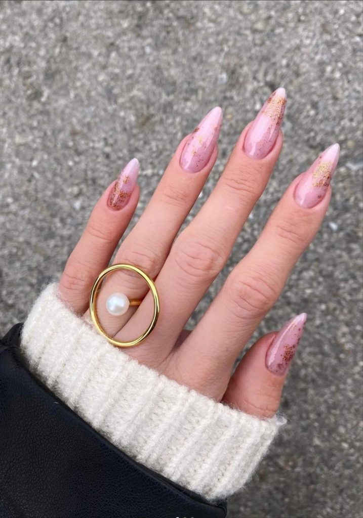 30 Trendy Winter nails almond-shaped nails to try - Mycozylive.com
