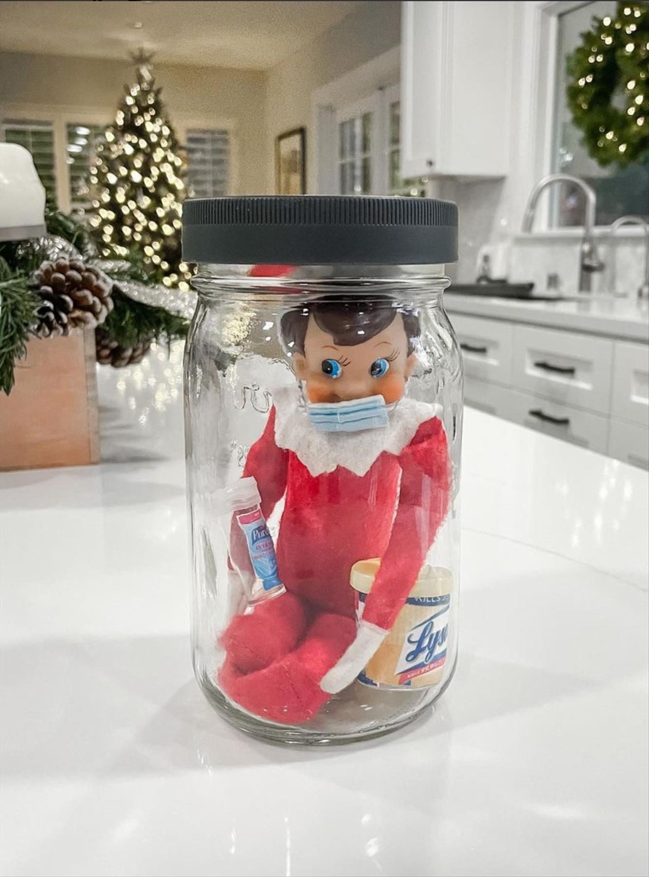 Funny Elf on the shelf ideas for Christmas decoration 2021