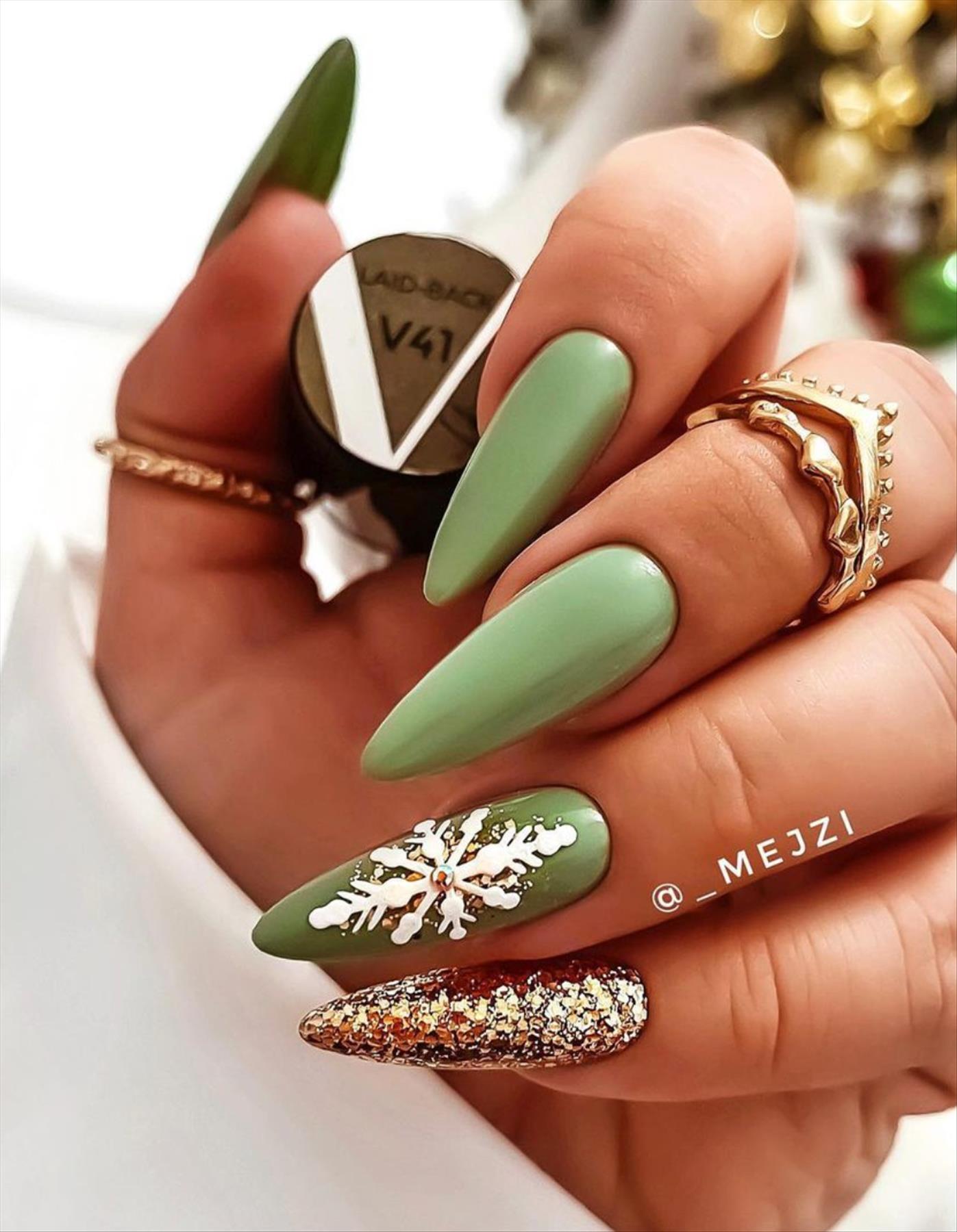 est Short Christmas nails design 2021 with almond nail shapes 