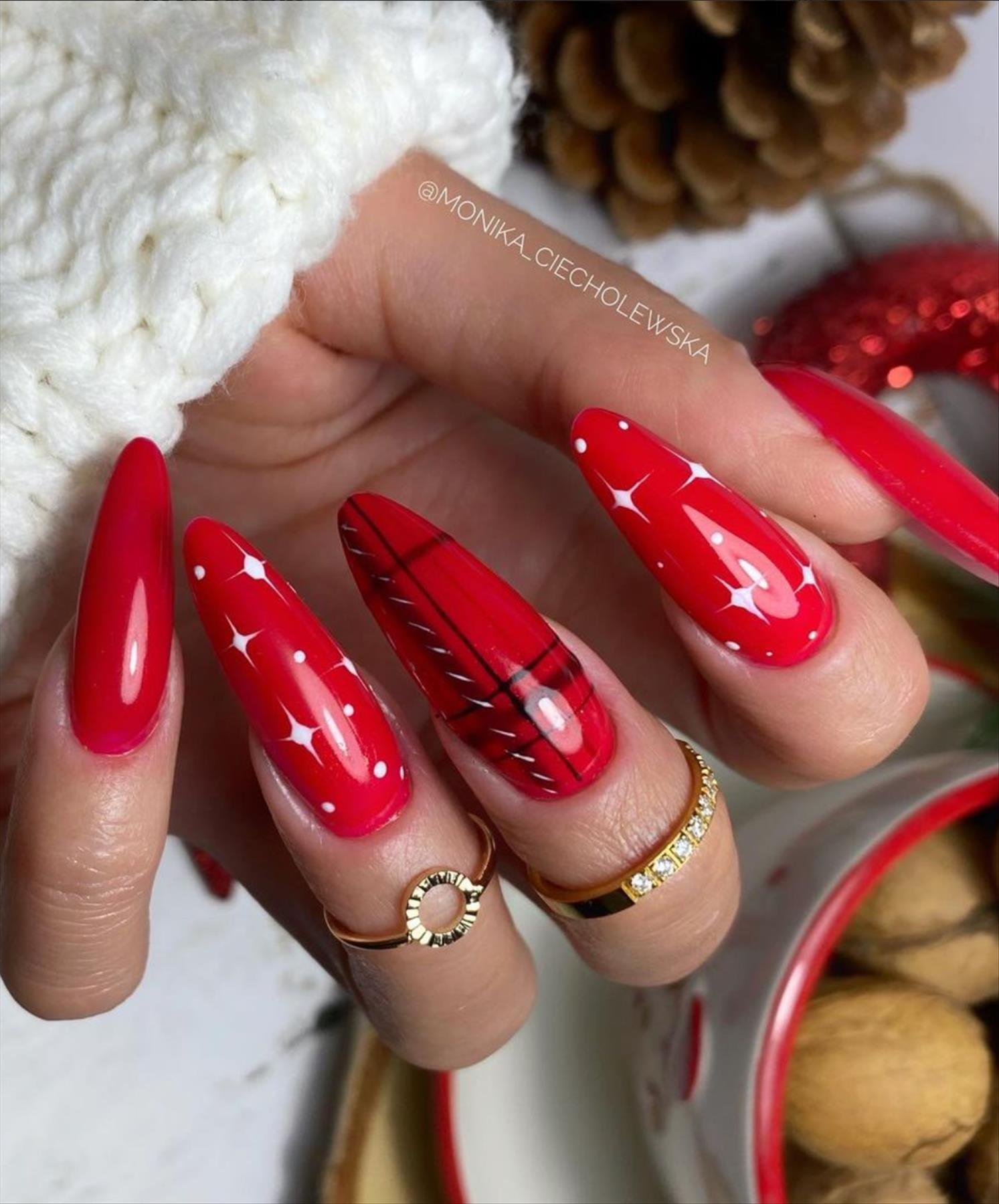 est Short Christmas nails design 2021 with almond nail shapes  