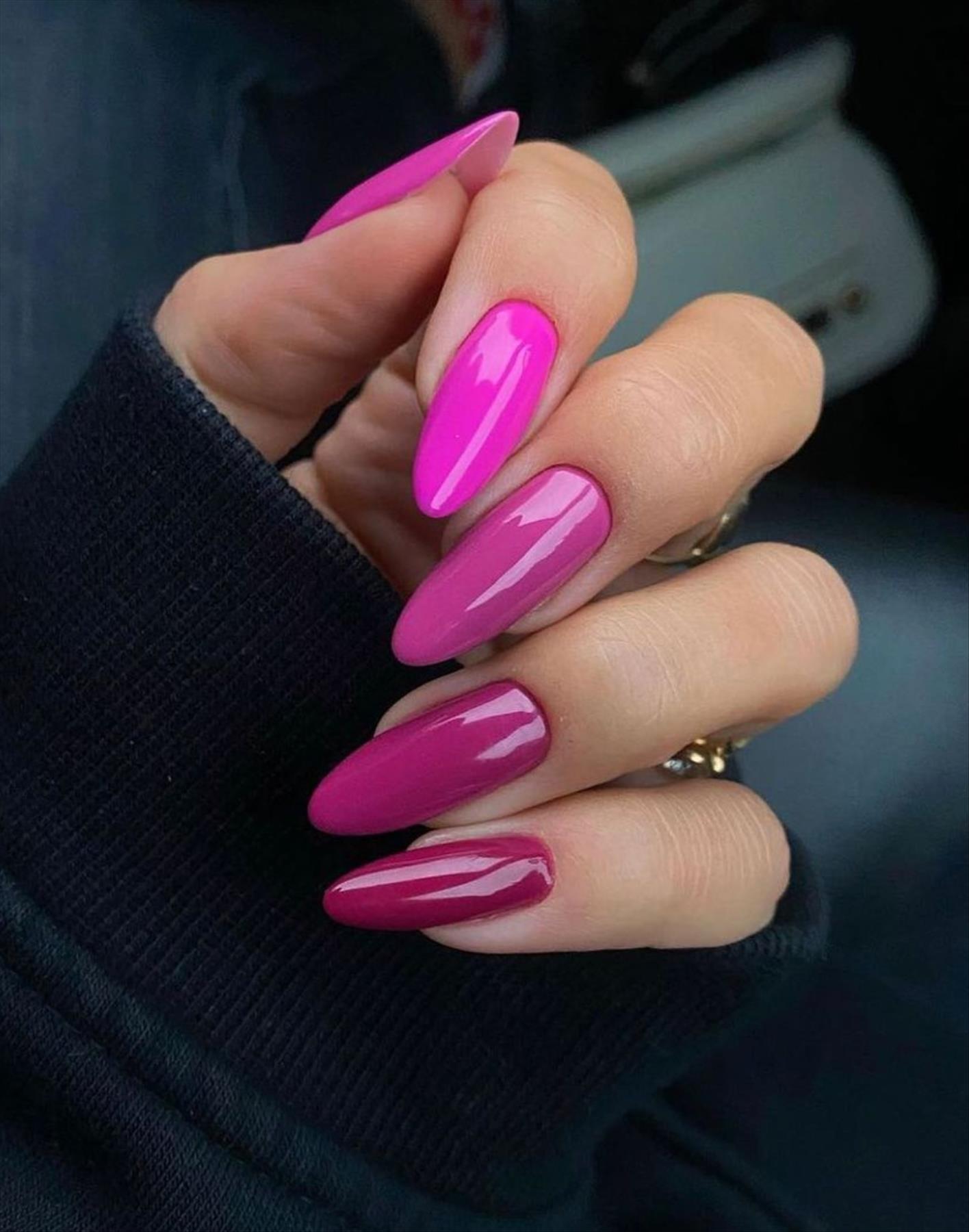 Trendy Winter nails almond-shaped nails to try