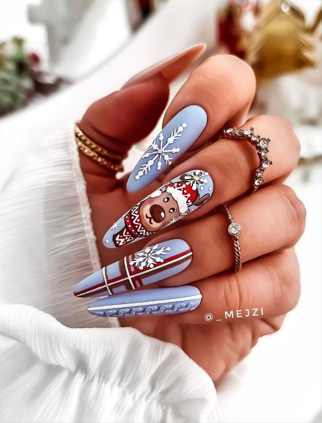 est Short Christmas nails design 2021 with almond nail shapes 