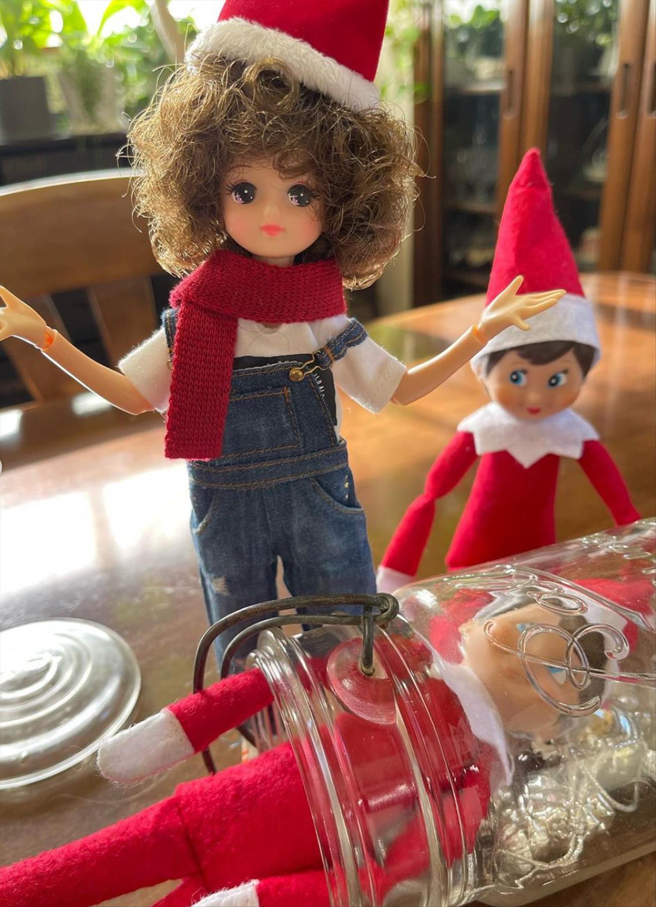 Funny Elf on the shelf ideas for Christmas decoration 2021