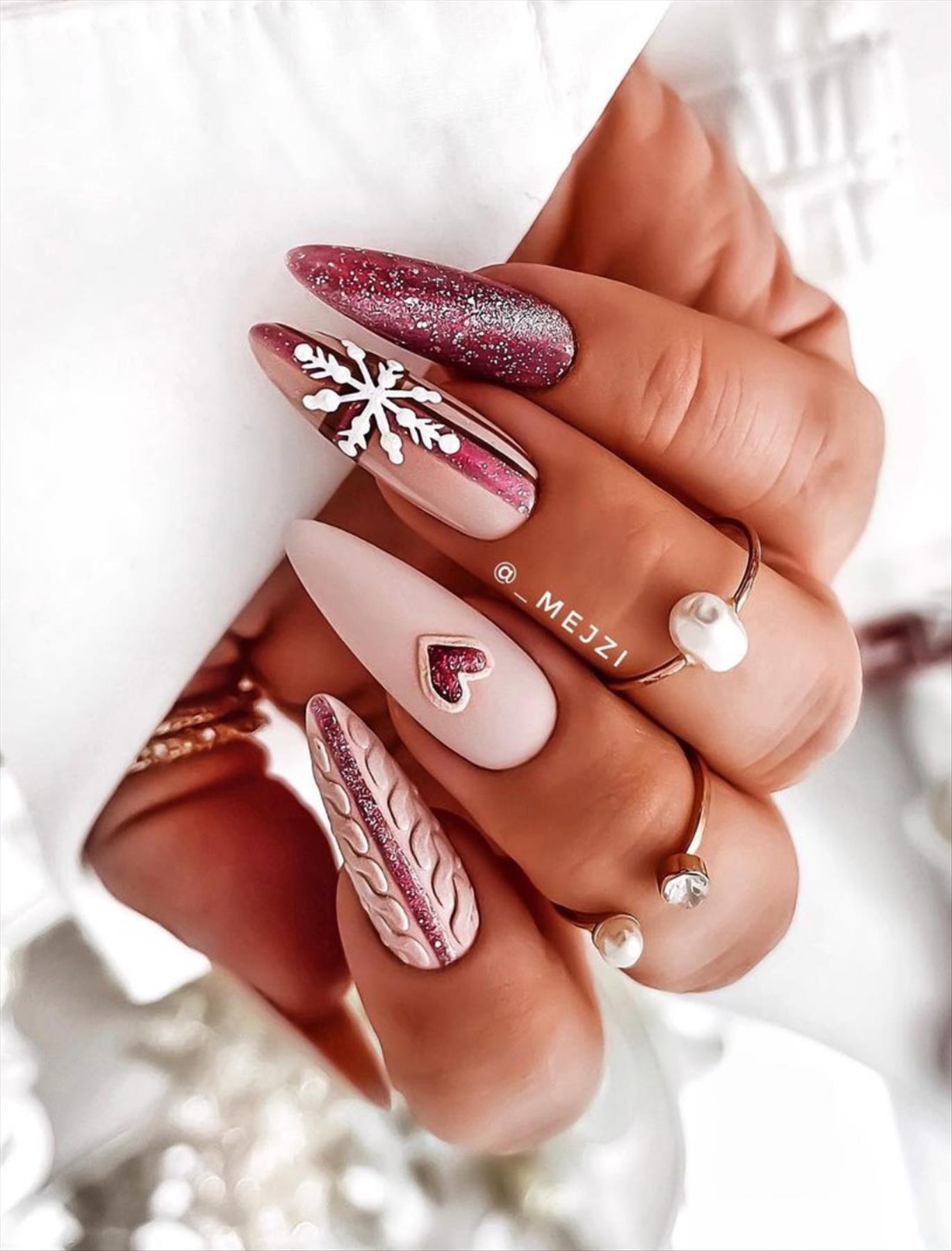 est Short Christmas nails design 2021 with almond nail shapes 