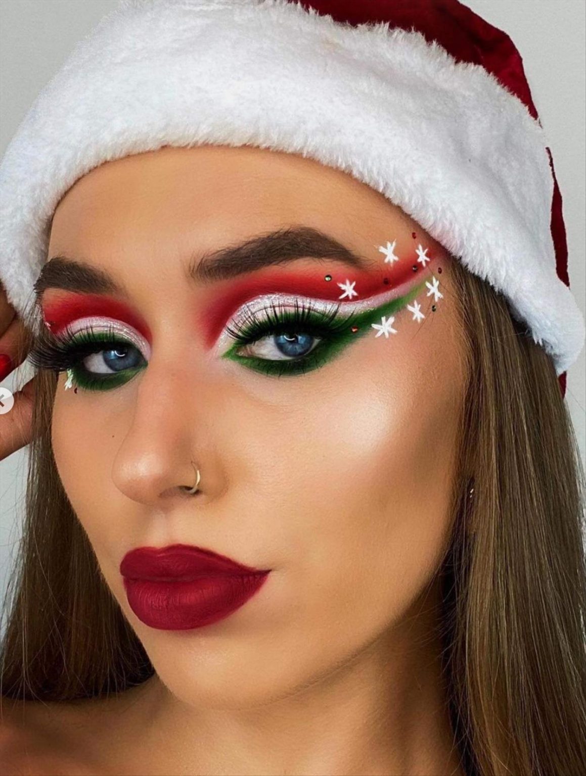 23 Creative Holiday And Christmas Makeup Looks Ideas 2021 4409