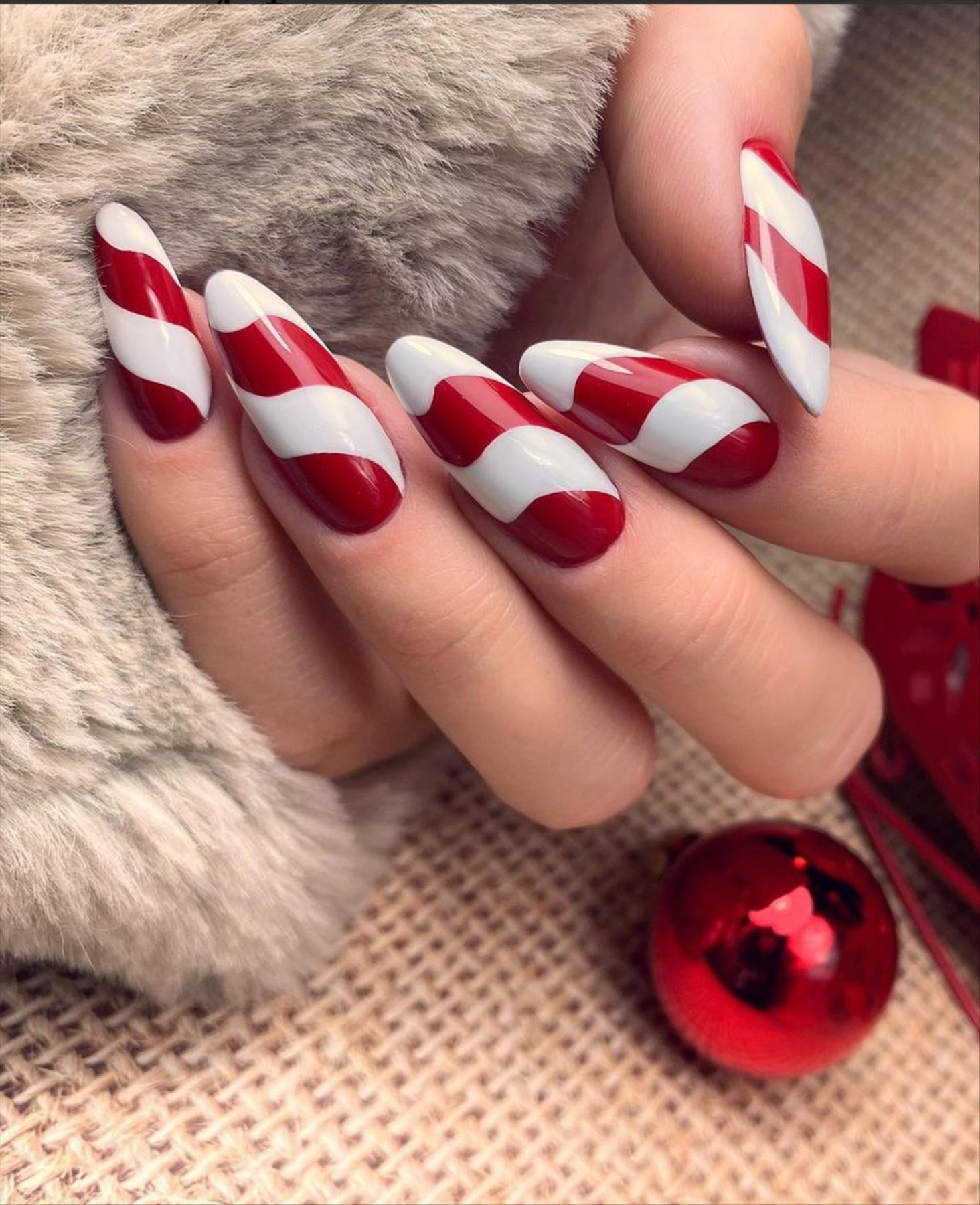 Trendy Winter nails almond-shaped nails to try