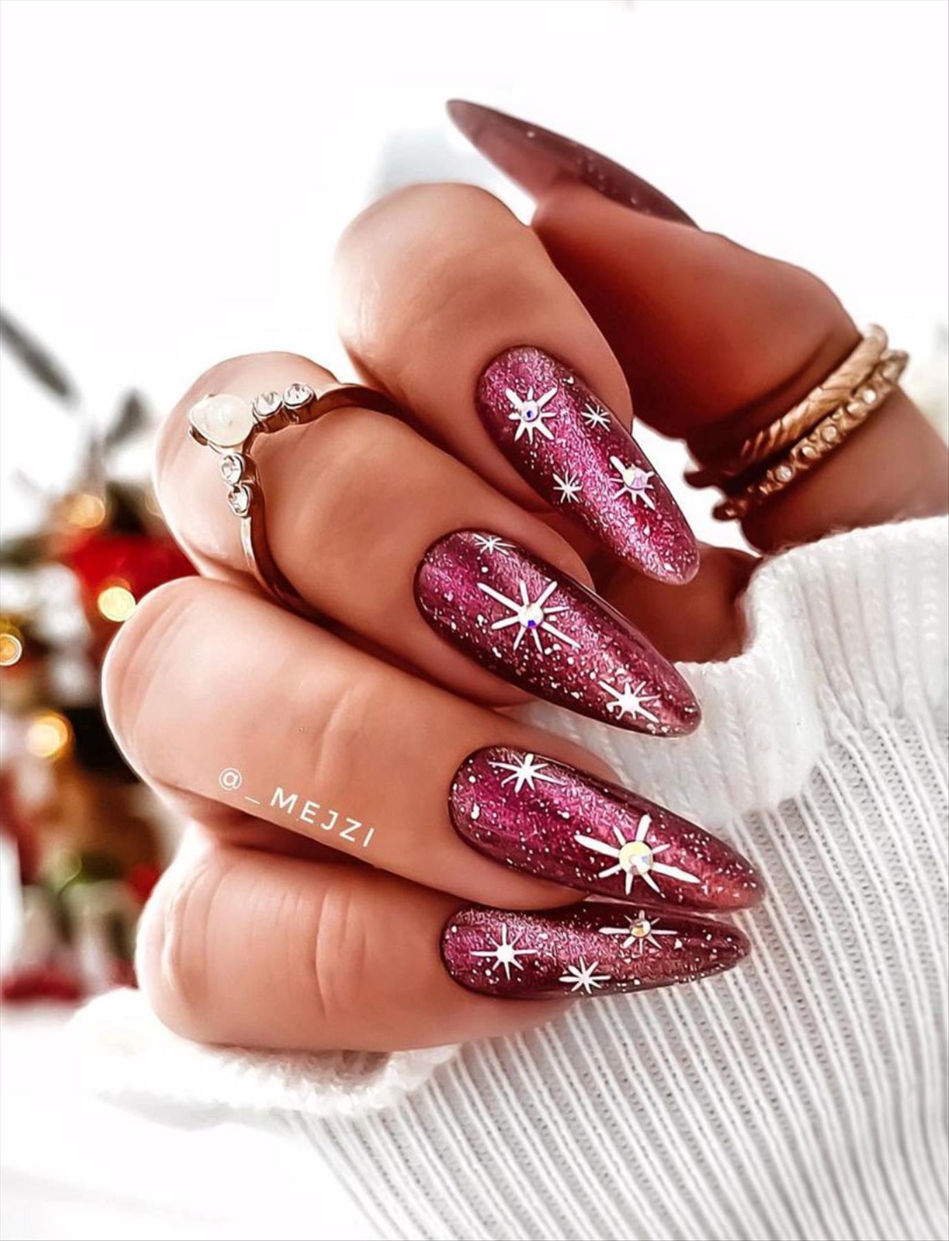 est Short Christmas nails design 2021 with almond nail shapes 