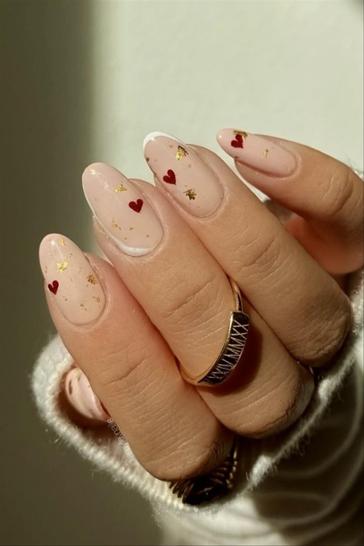 Romantic Valentine's Day nails for 14th February nails 2022