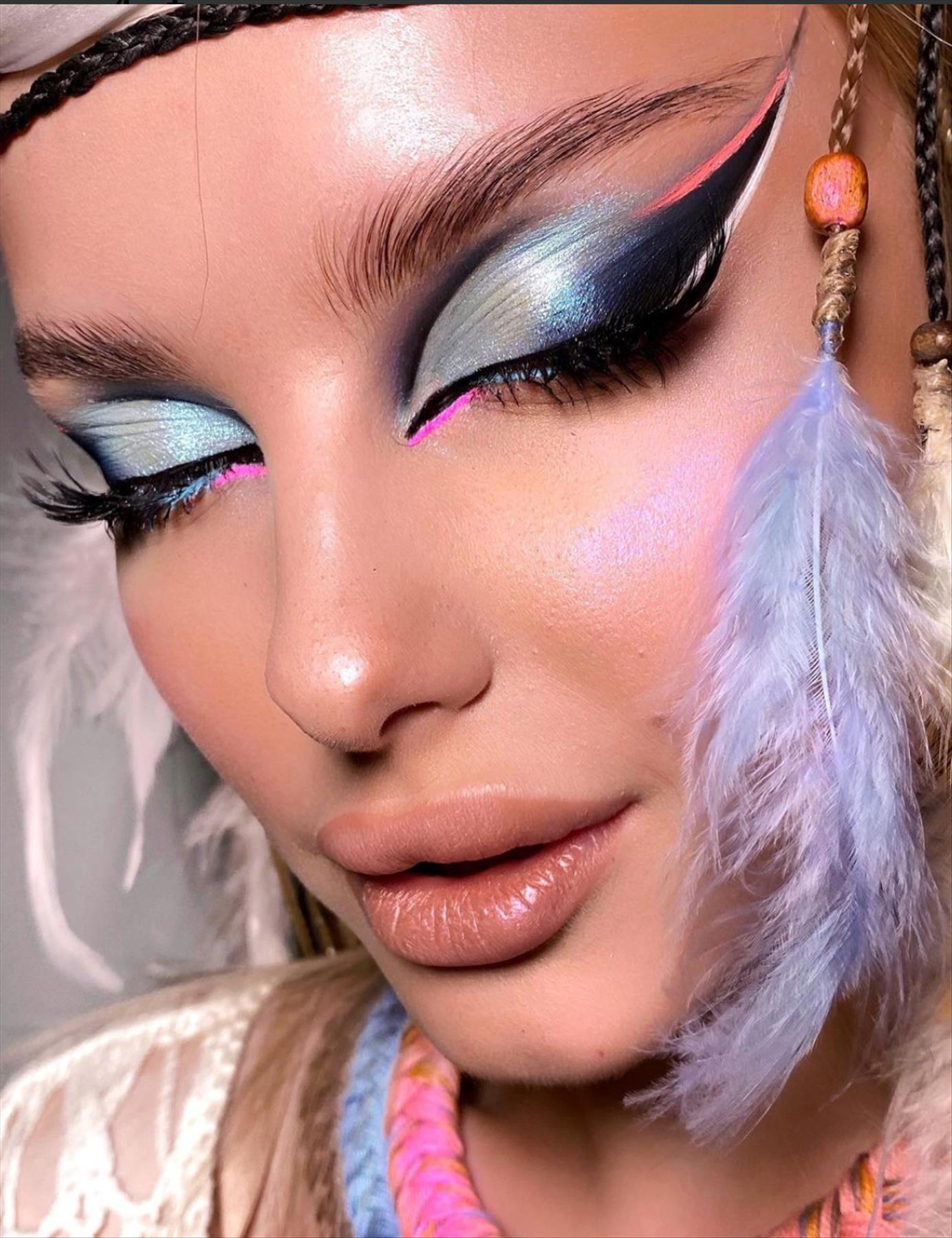  Dreamy Blue Eyeshadow Makeup Looks For Every Eye Color